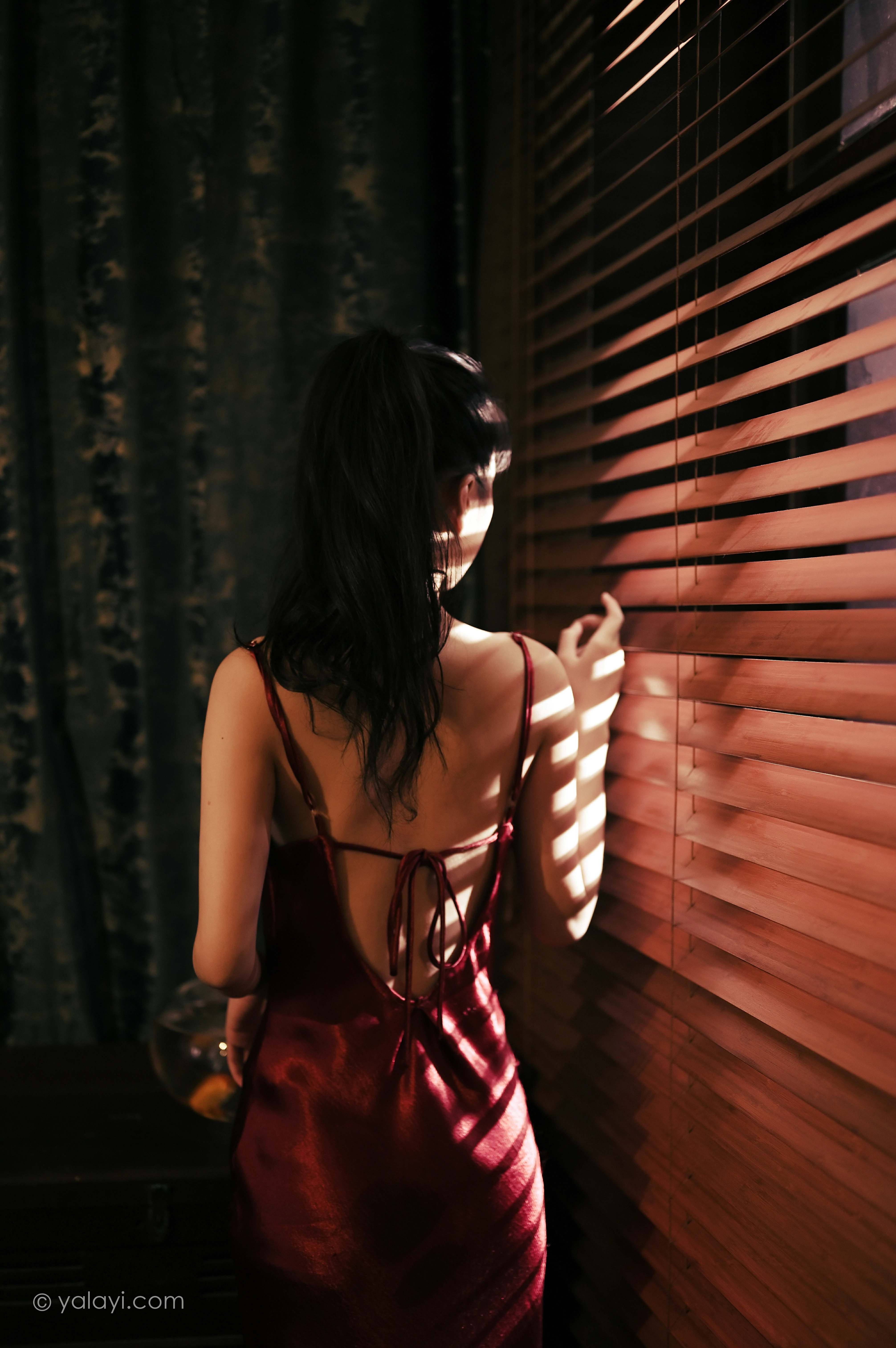 [YALAYI雅拉伊]NO.746 《岁月静好》 方岚 红色吊带裸背连衣裙性感写真集,11