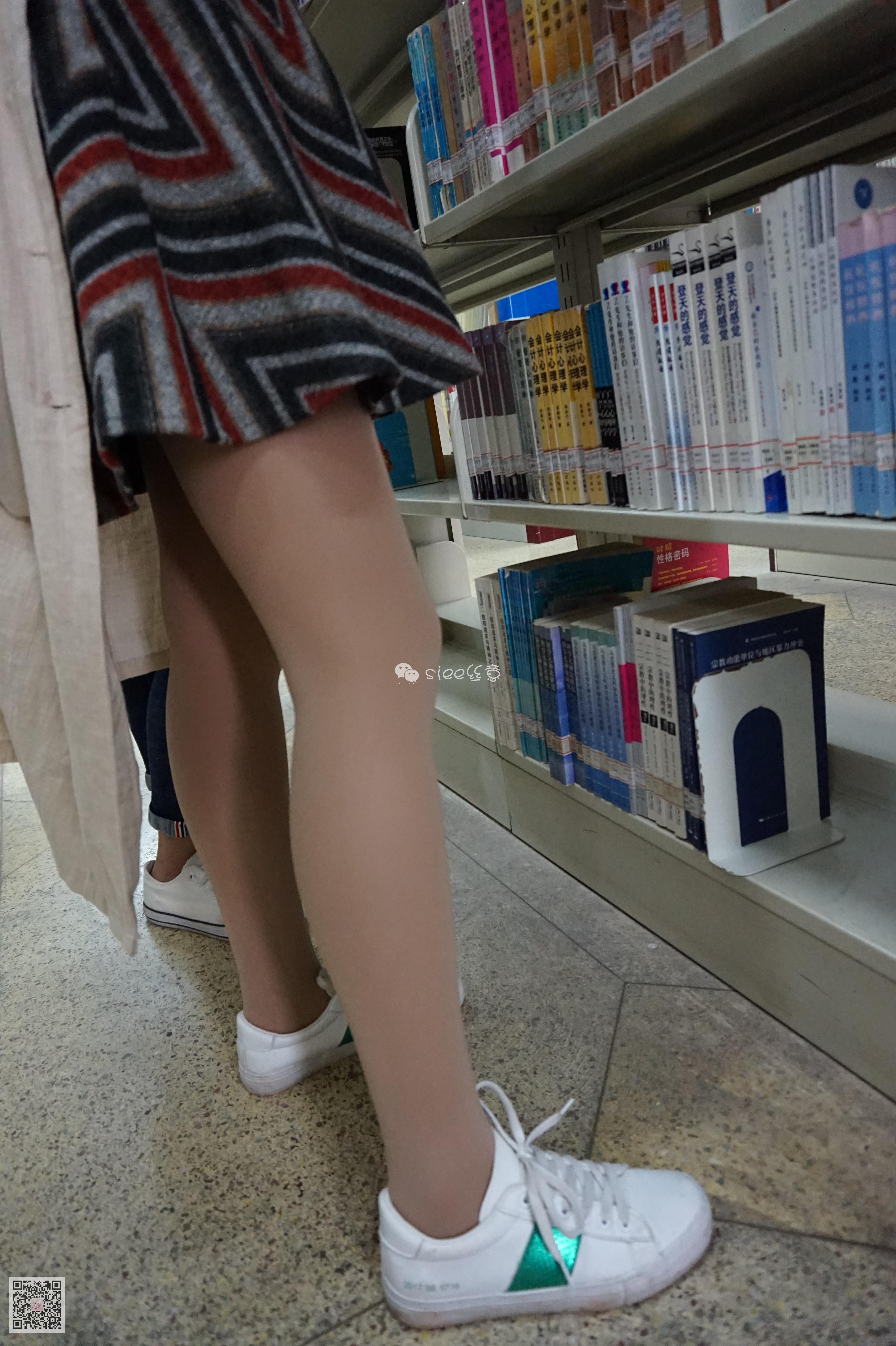 [SIEE丝意]NO.005 图书馆 鱼鱼 白色衬衫与红黑短裙加肉丝美腿私房写真集,80