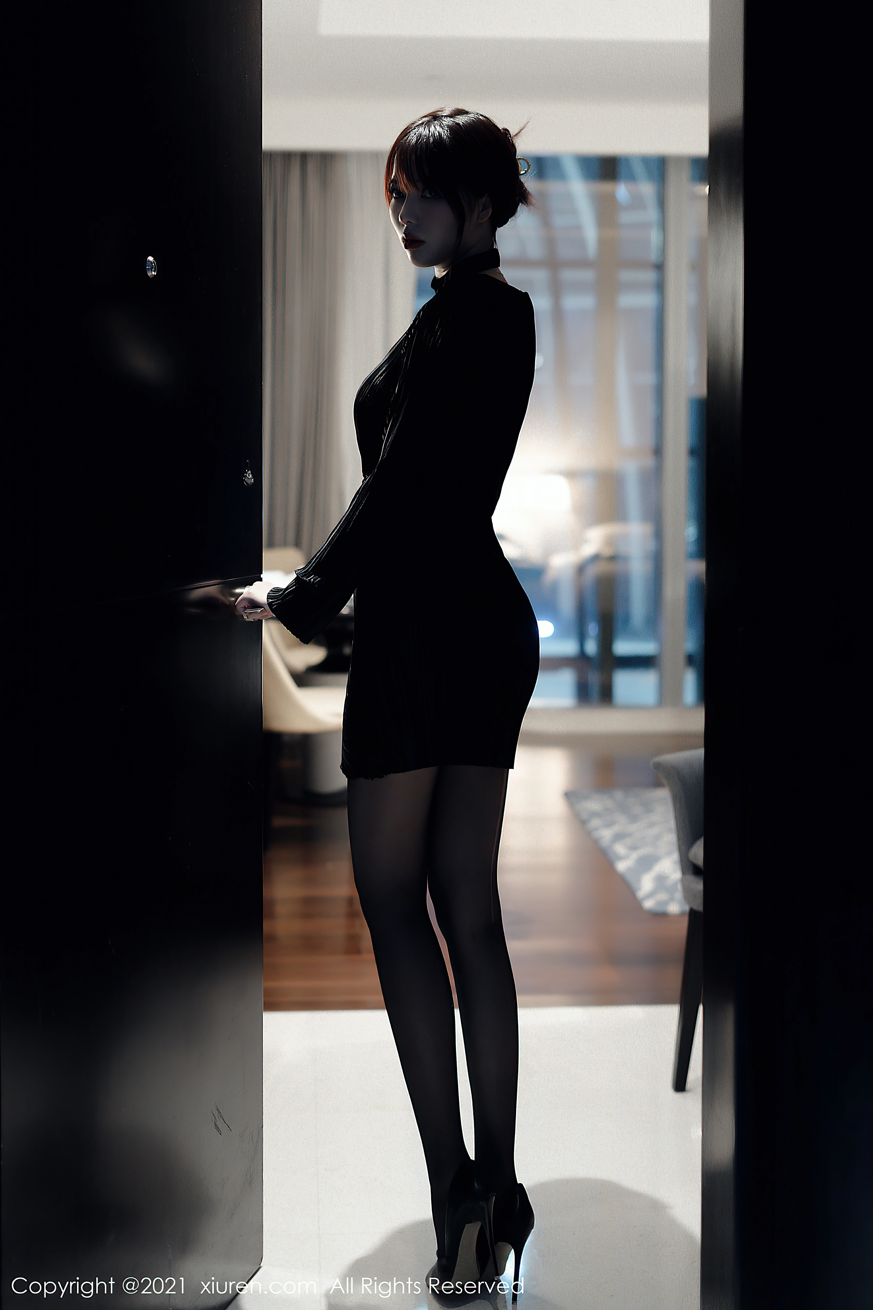 [Xiuren秀人网]XR20211019N04080 Arude薇薇 黑色连身礼裙与内衣加黑丝美腿性感私房写真集,0017