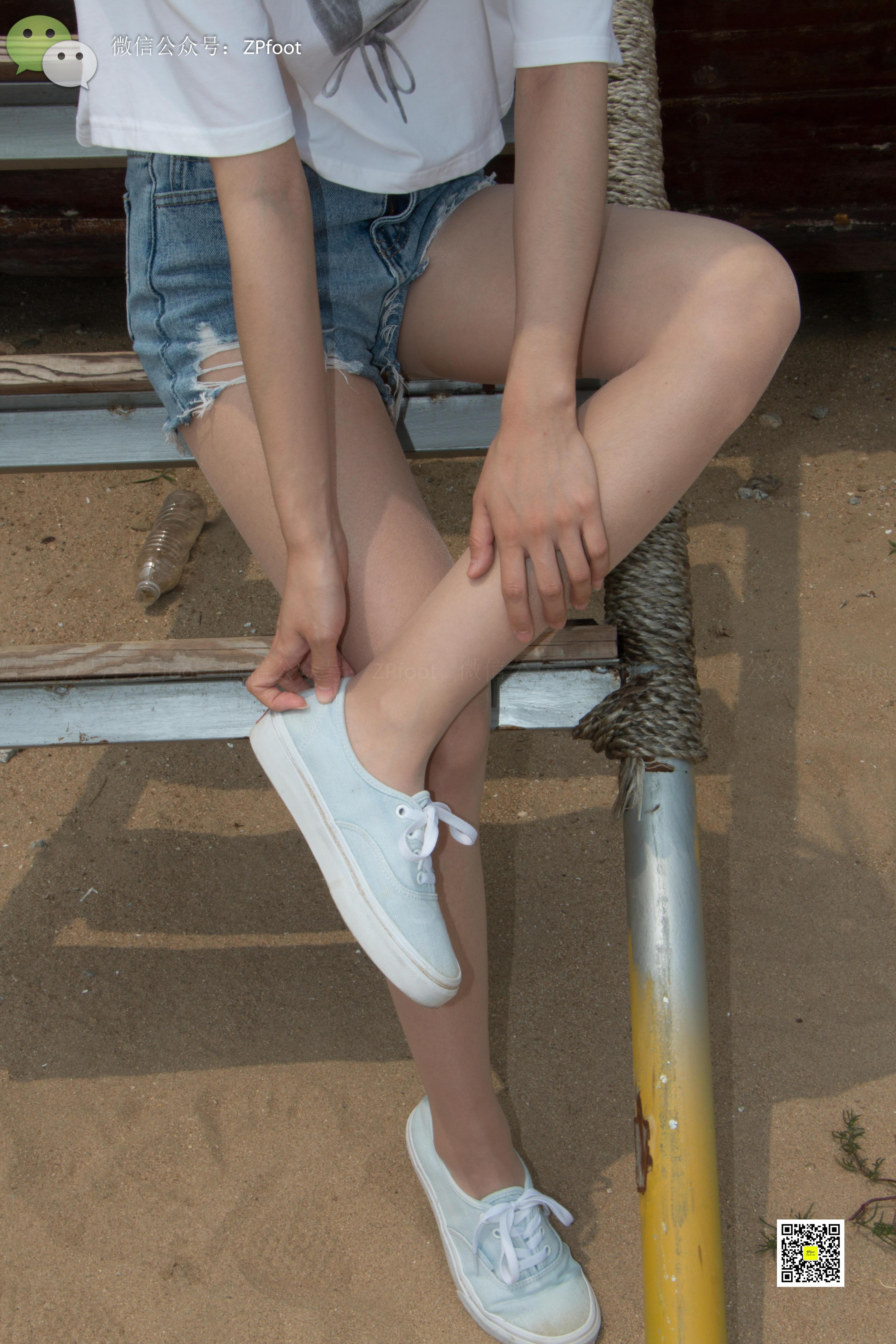 [LSS山茶摄影]NO.008 沙滩肉丝 性感小学妹 白色短袖与牛仔热裤加肉丝美腿写真集,16