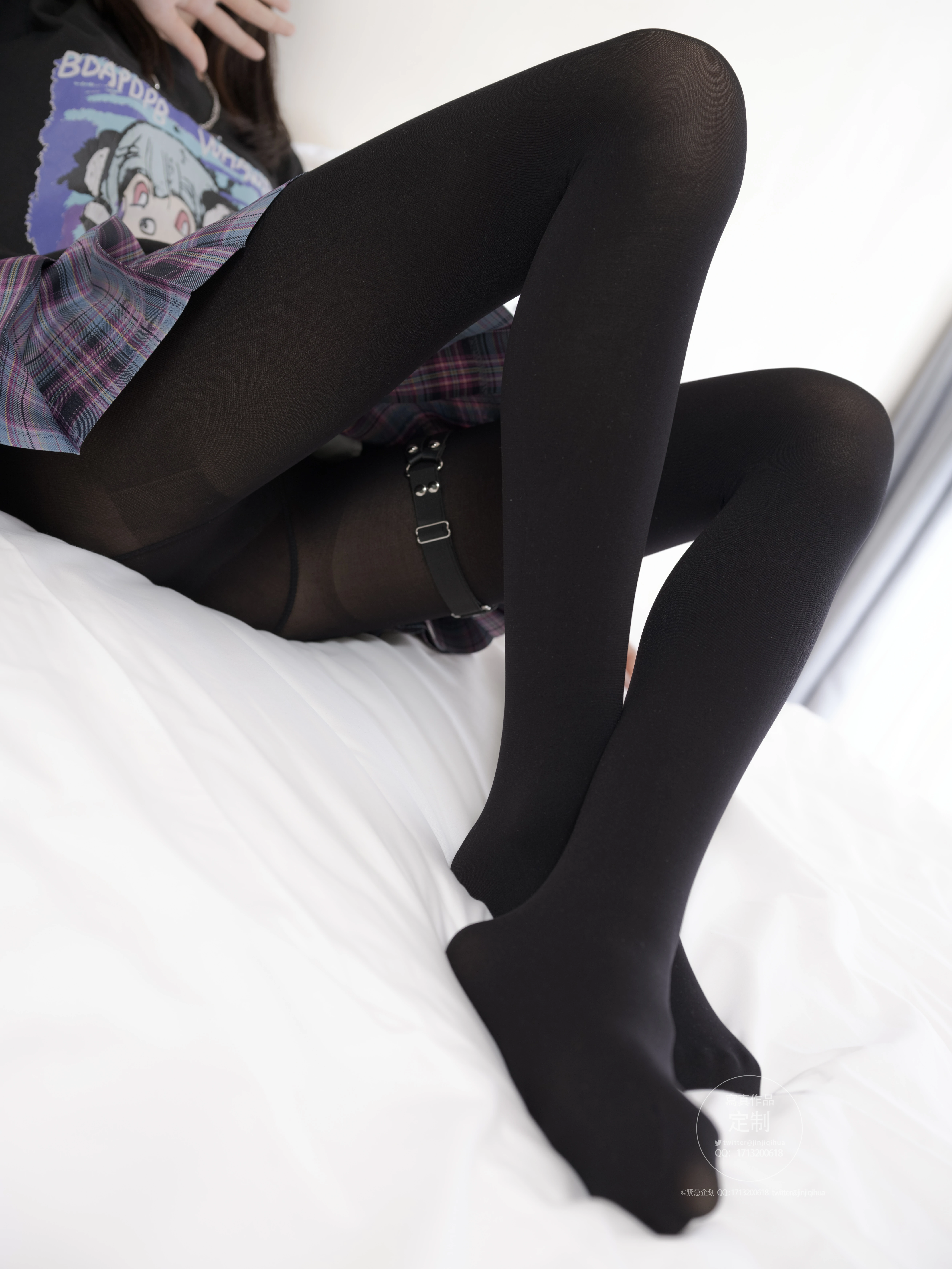 [紧急企划]Y-001 不露脸的少女萝莉 黑色JK制服与格子短裙加黑丝美腿性感私房写真集,0086