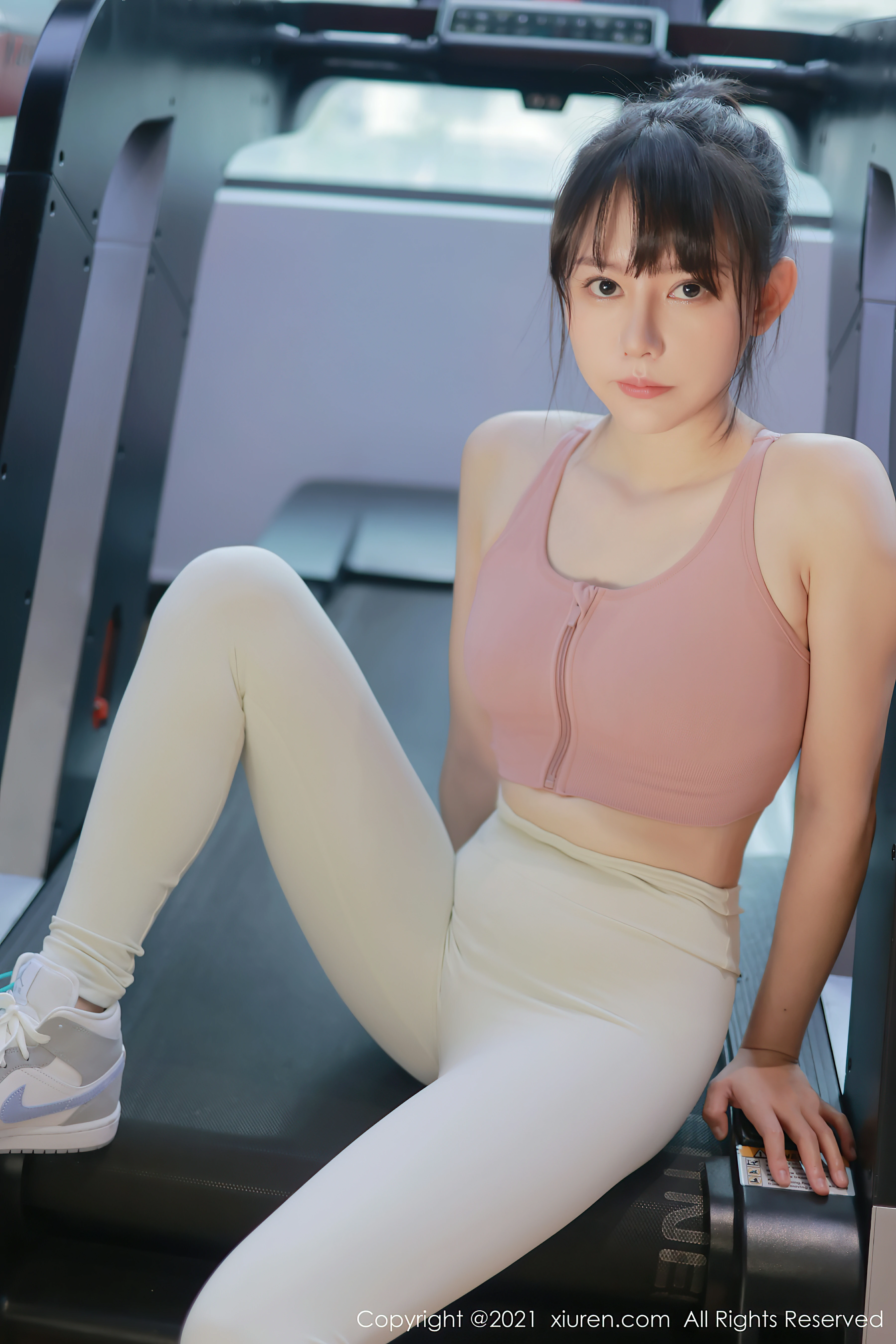 [Xiuren秀人网]XR20211029N04137 瑜伽美女 韩希蕾 粉色运动内衣加白色紧身长裤性感写真集,0002