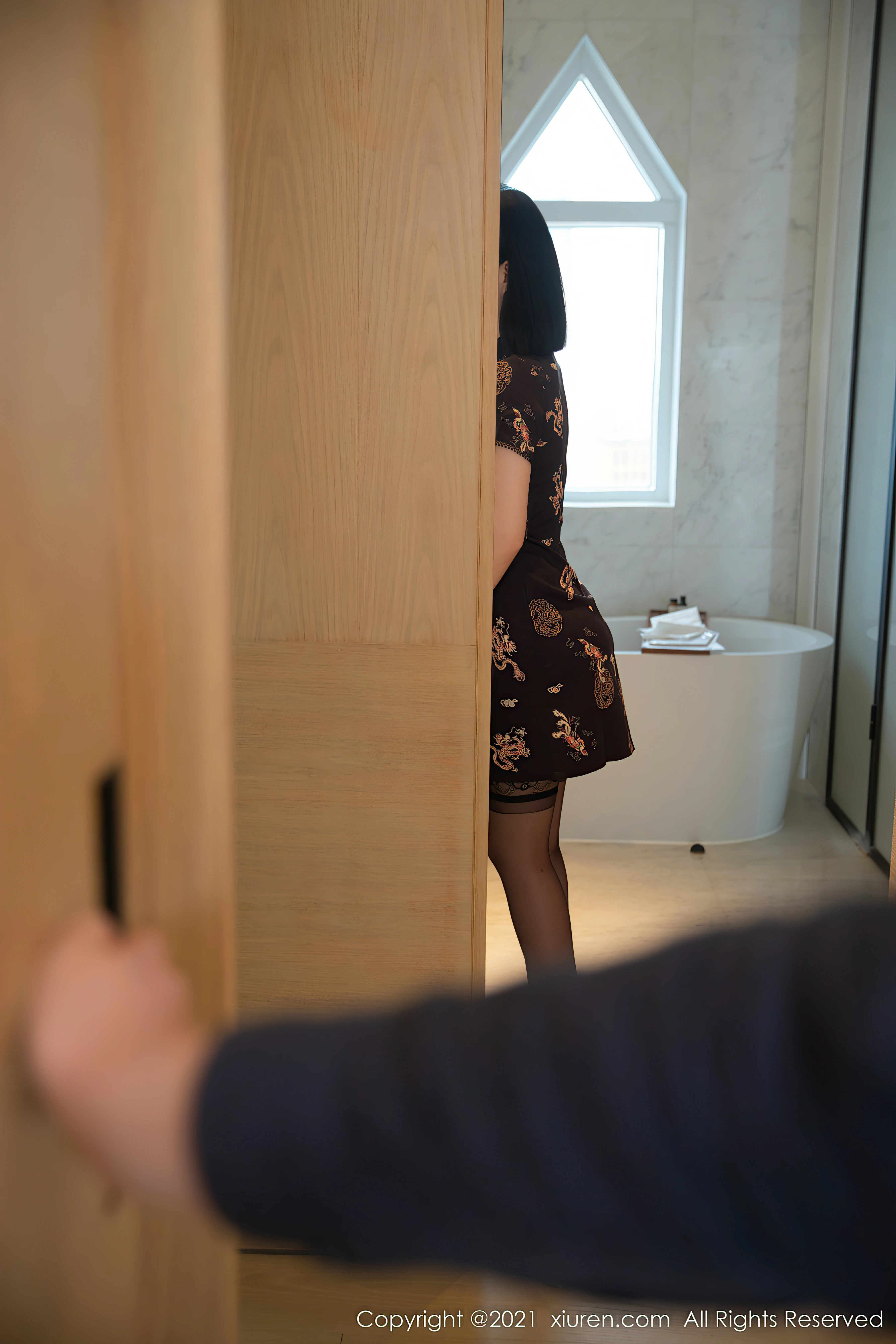 [Xiuren秀人网]XR20211214N04334 一颗甜蛋黄a 黑色连衣裙与粉色内衣加黑丝美腿性感私房写真集,0007