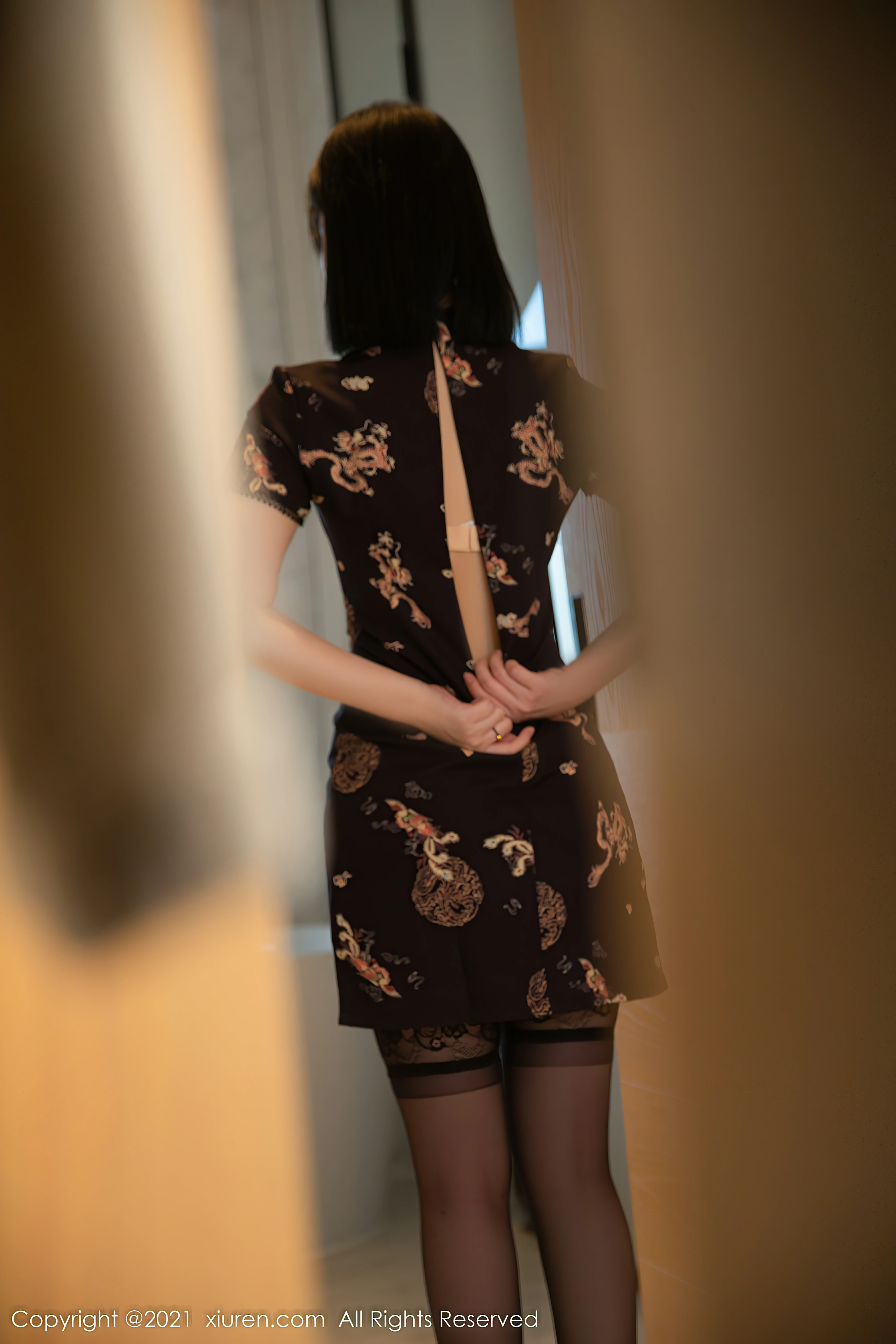 [Xiuren秀人网]XR20211214N04334 一颗甜蛋黄a 黑色连衣裙与粉色内衣加黑丝美腿性感私房写真集,0016