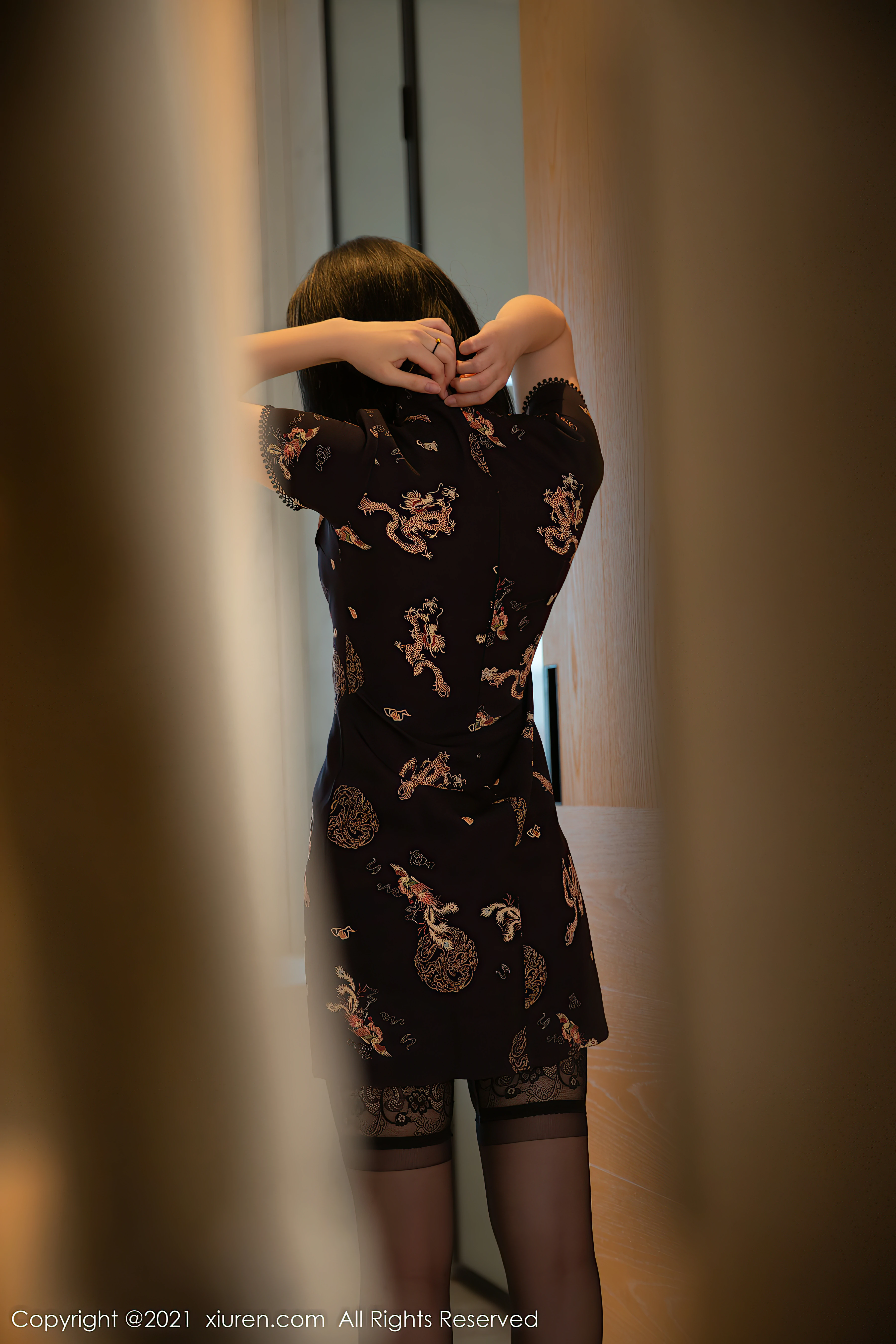 [Xiuren秀人网]XR20211214N04334 一颗甜蛋黄a 黑色连衣裙与粉色内衣加黑丝美腿性感私房写真集,0014