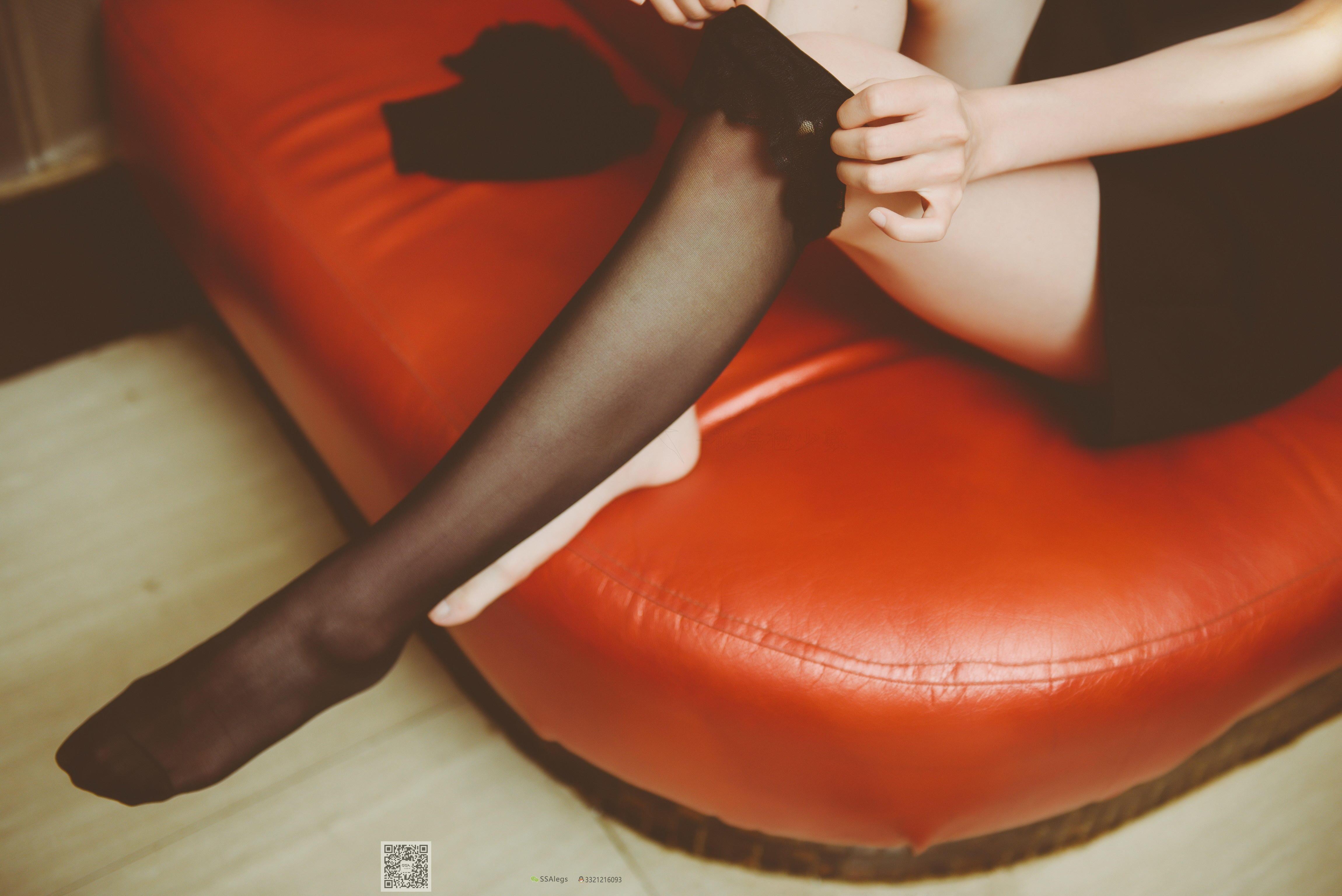 [SSA丝社]NO.015 原来她才是最吸引我的旋律 琪琪 黑色吊带连衣裙加黑丝美腿性感私房写真集,21