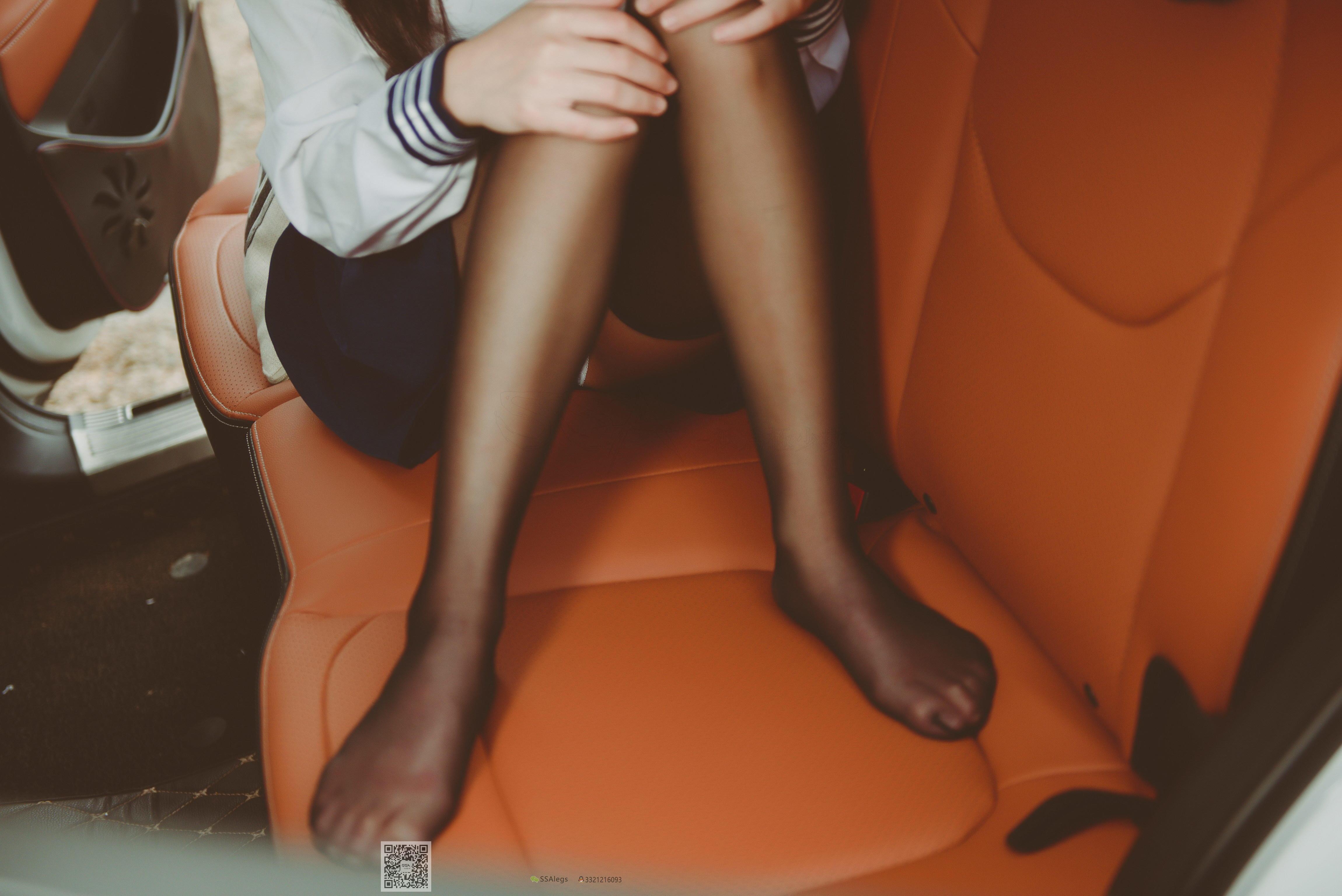 [SSA丝社]NO.017 小丝妹佳佳练车记 JK制服与蓝色短裙加黑丝美腿性感写真集,19