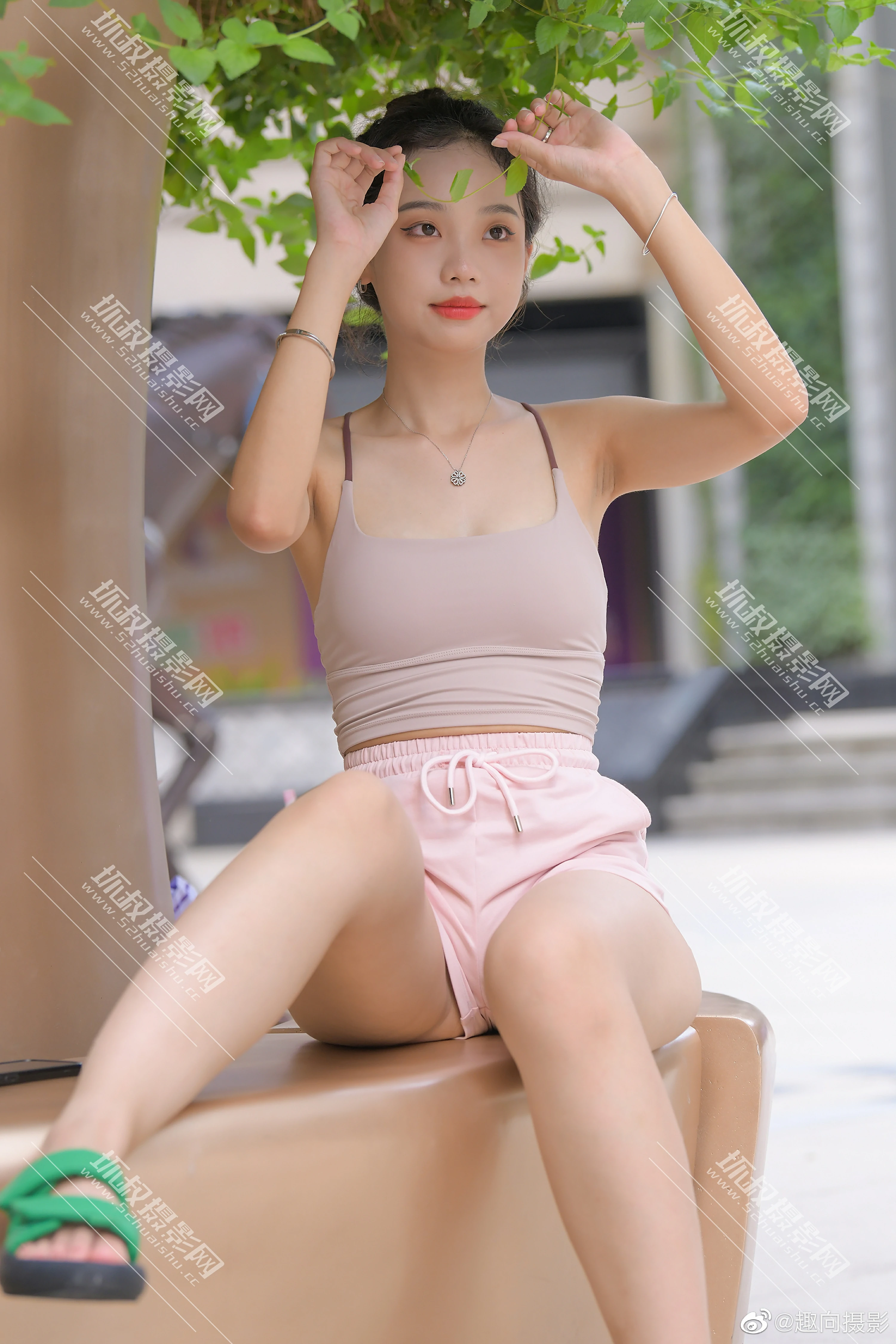 【M1264】阳光少女 粉色性感小背心加粉色短裤街拍写真,6