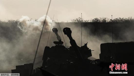 以色列在加沙发起地面军事行动 出动舰艇炮击