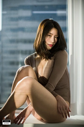 [Leehee Express]LEBE-006 Min.E 韩国性感美女 棕色紧身连体上衣私房写真集