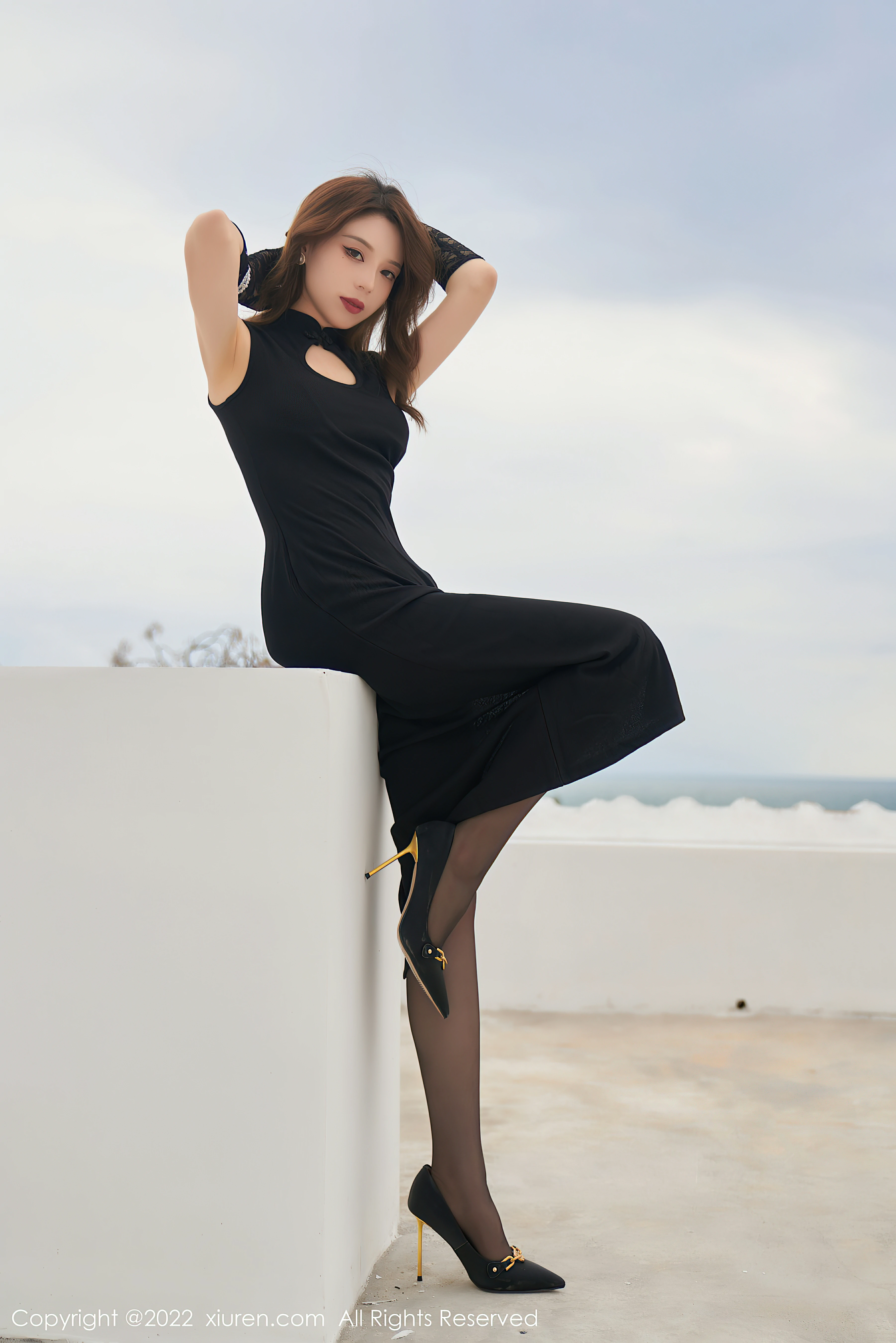 [Xiuren秀人网]XR20220329N04788 言沫 黑色连身旗袍与红色内衣加黑丝美腿性感写真集,0010