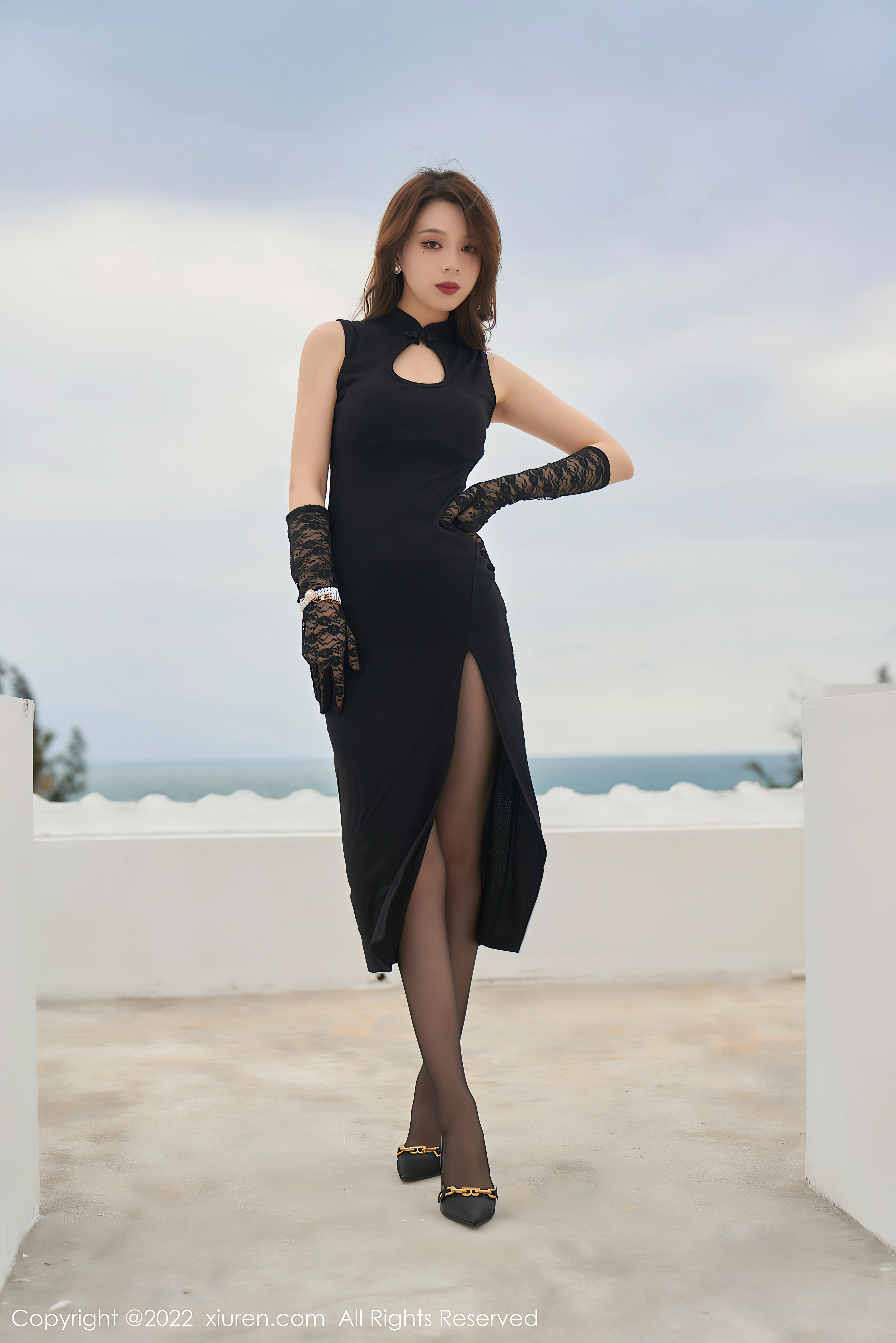 [Xiuren秀人网]XR20220329N04788 言沫 黑色连身旗袍与红色内衣加黑丝美腿性感写真集,0013