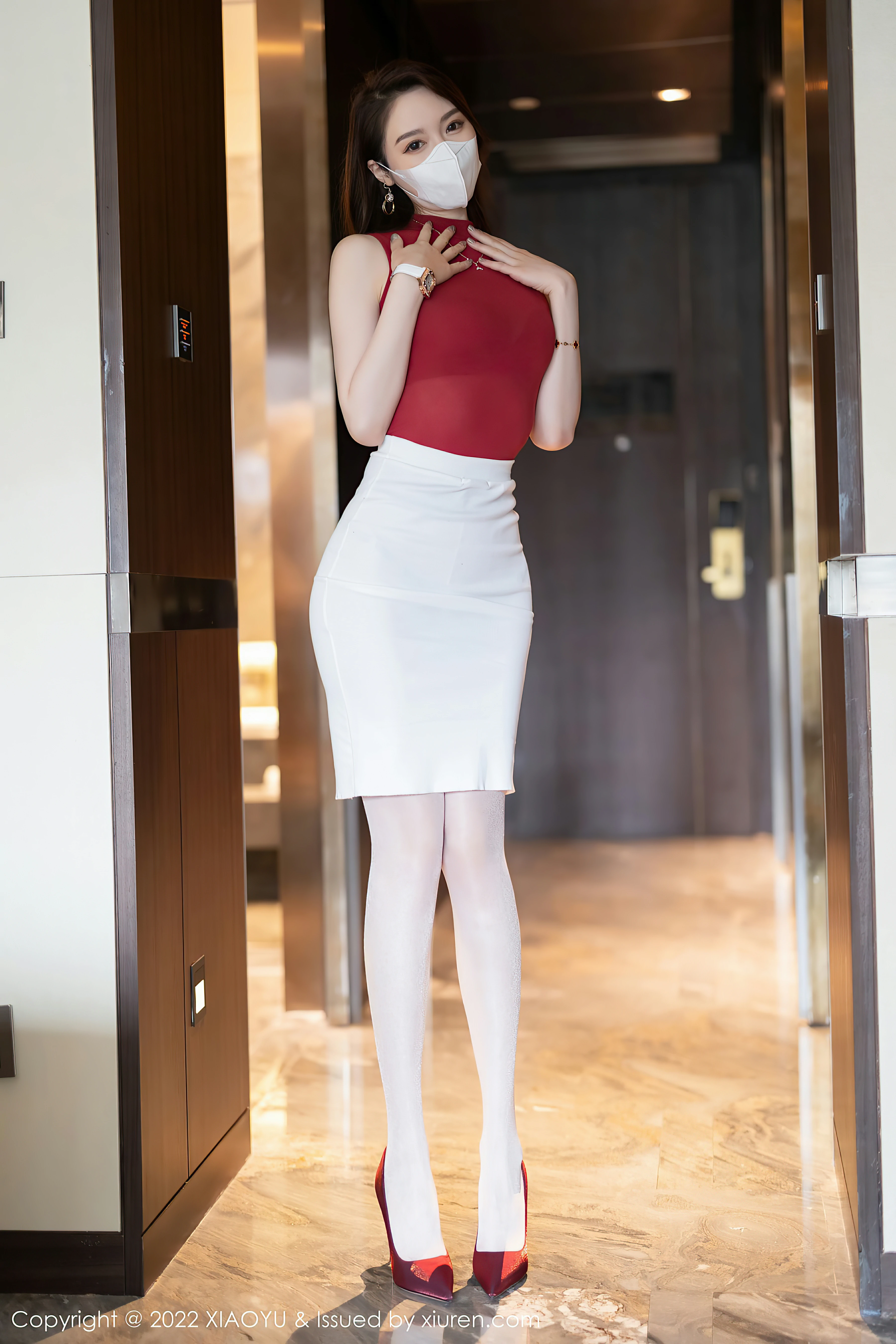[XIAOYU语画界]YU20220706VOL0814 梦心玥 白色短裙与红色内衣加肉丝美腿性感私房写真集,0019