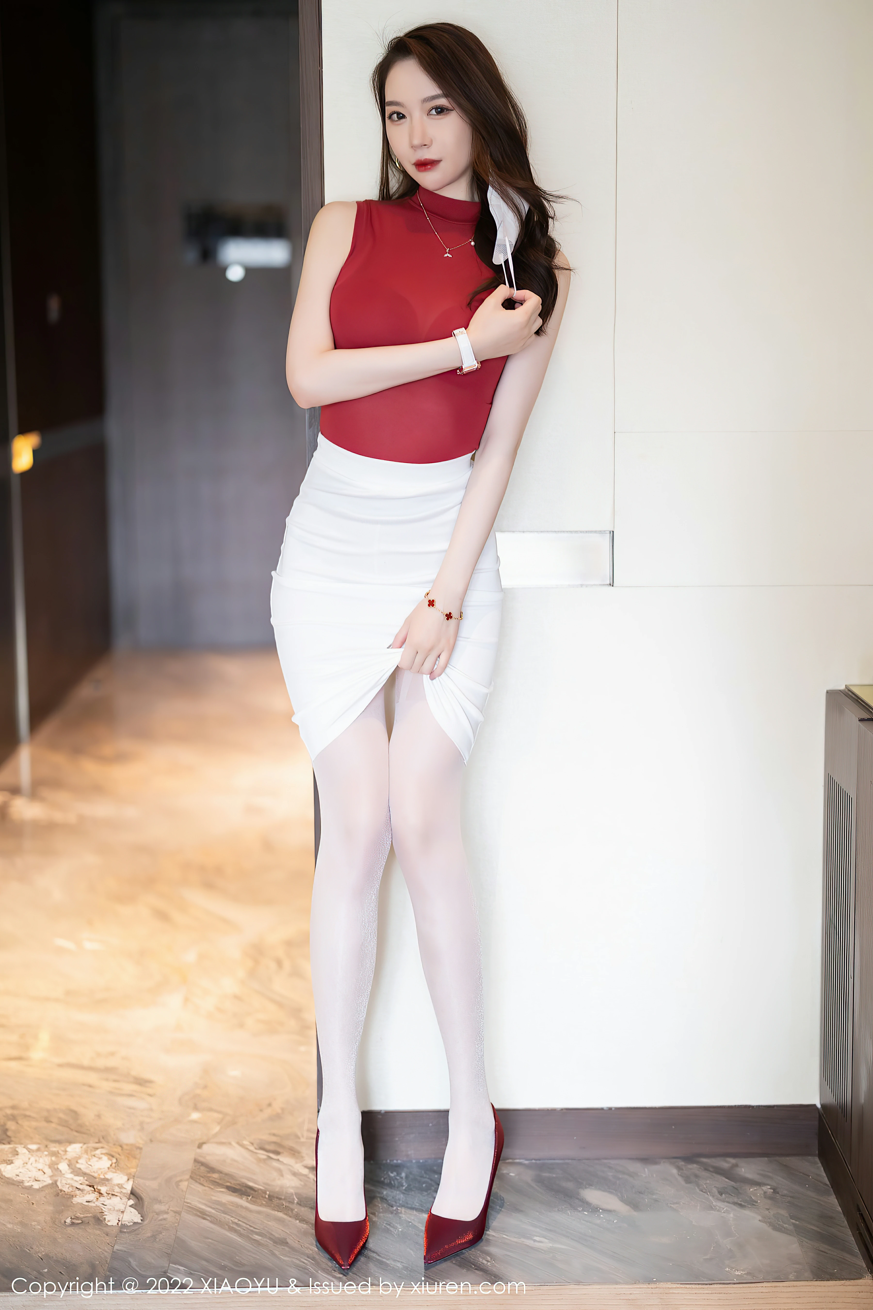 [XIAOYU语画界]YU20220706VOL0814 梦心玥 白色短裙与红色内衣加肉丝美腿性感私房写真集,0023