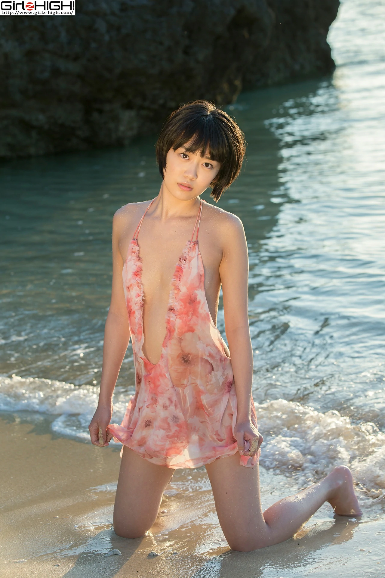 [Girlz-High]0017 西野小春（にしの こはる，Koharu Nishino）粉色吊带裸背连衣裙性感写真集,photo_019