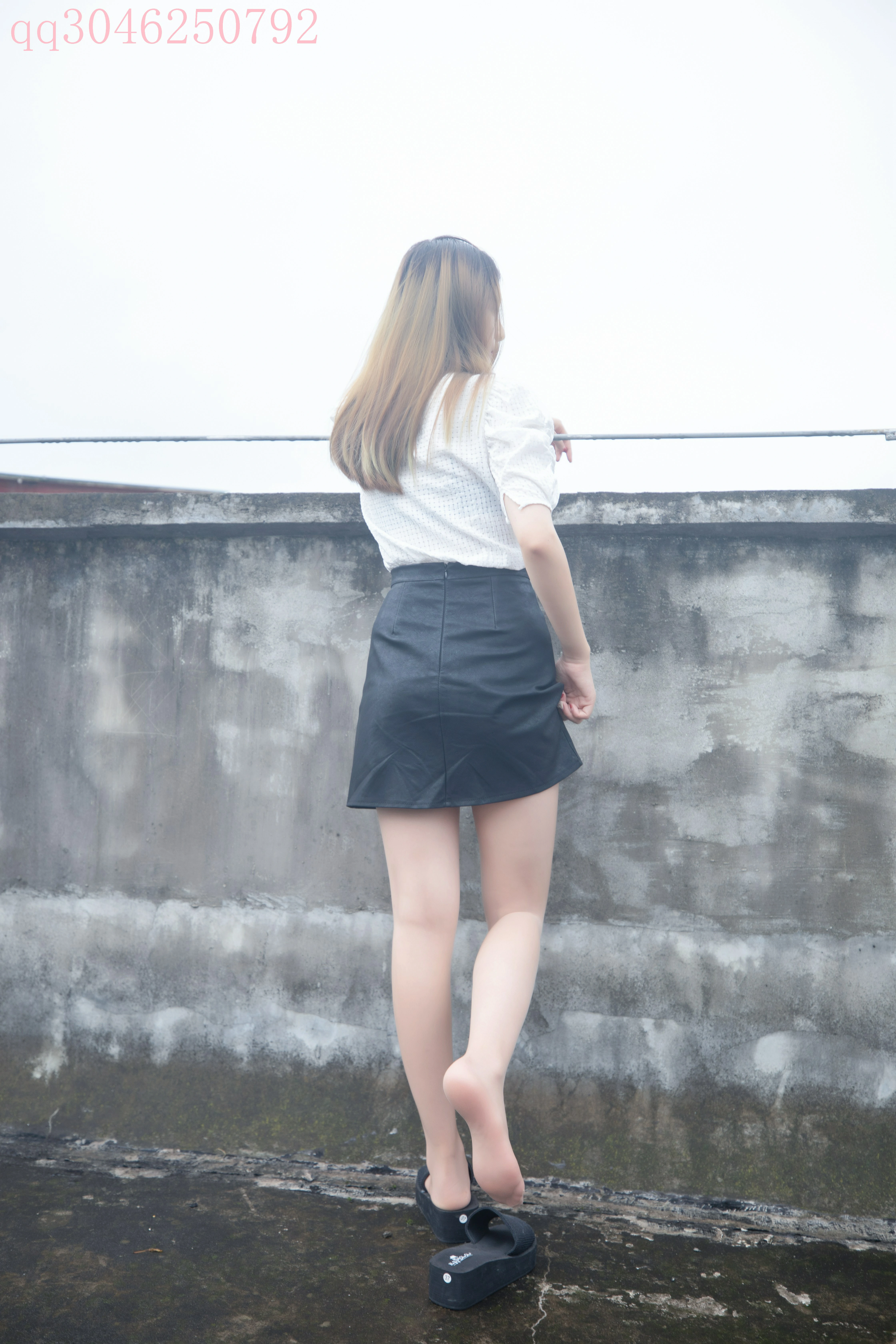 [MSLASS梦丝女神]NO.161 天台肉丝 王晓瑞 白色衬衫与黑色短裙加肉丝美腿性感私房写真集,0013
