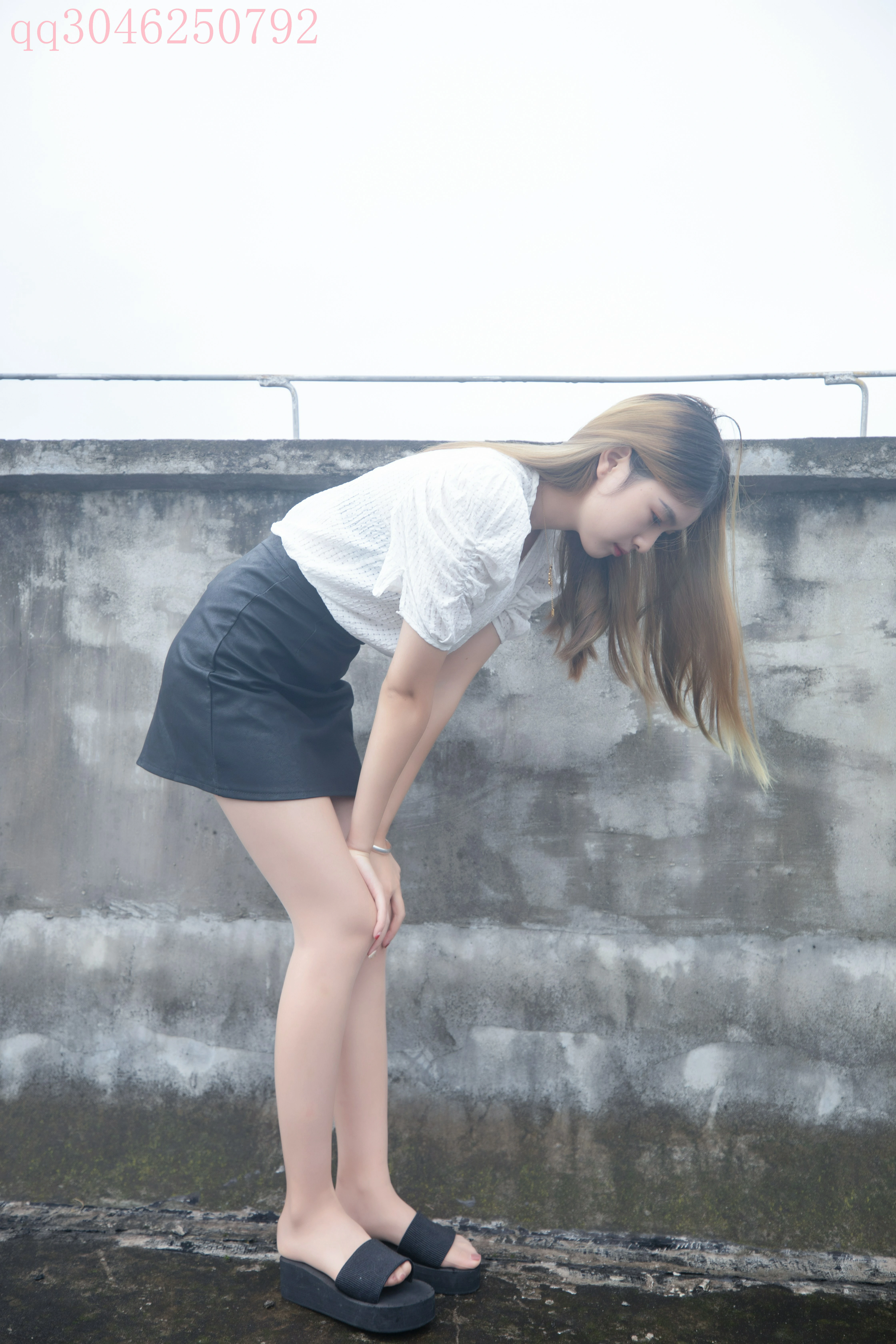 [MSLASS梦丝女神]NO.161 天台肉丝 王晓瑞 白色衬衫与黑色短裙加肉丝美腿性感私房写真集,0014