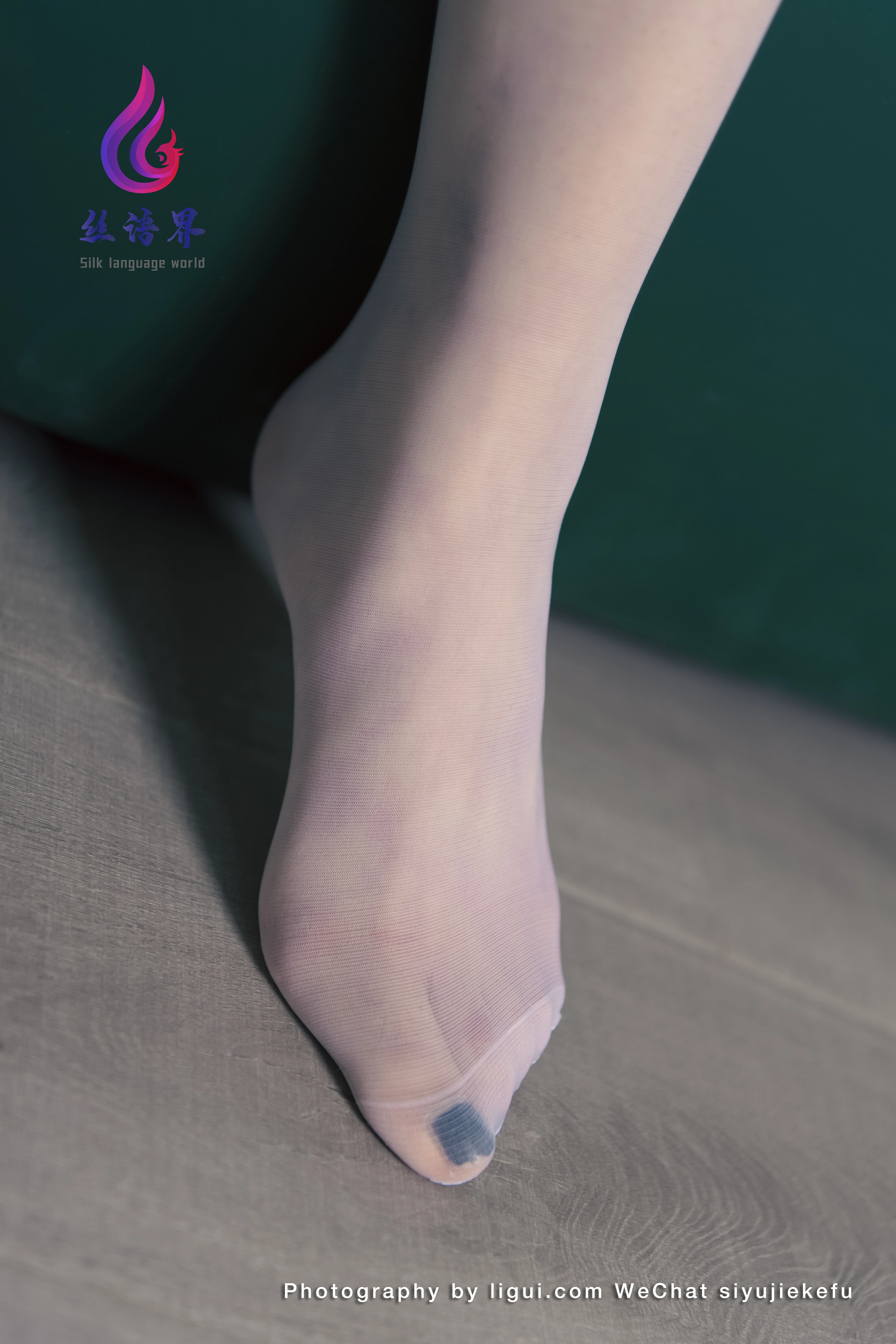 [Ligui丽柜]2022.05.16 我的智能机器女友 大K 性感情趣女仆制服加白色丝袜美腿私房写真集,0044