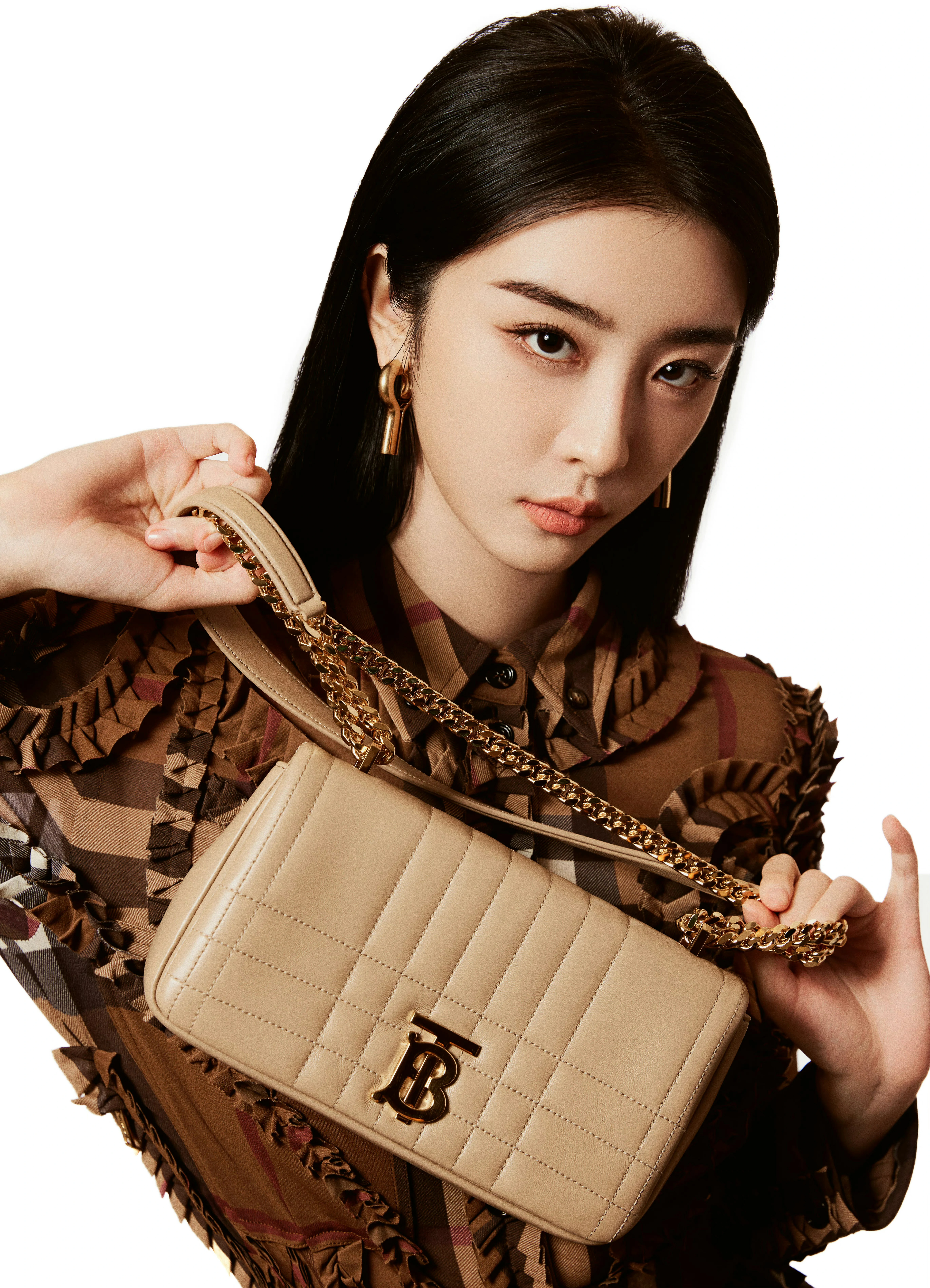 赵小棠身着棕色格纹连衣裙，细节丰富、充满设计感,4