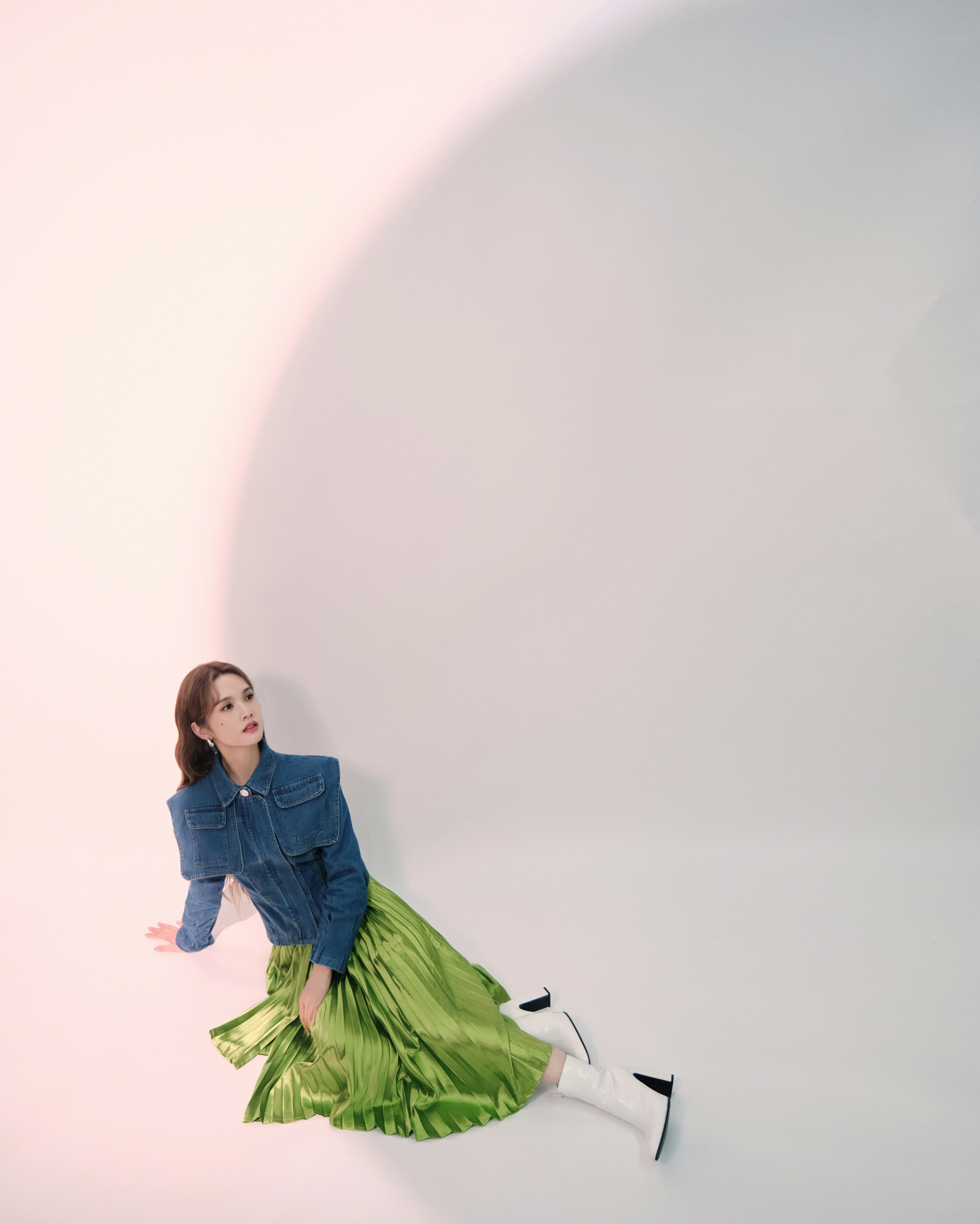 杨丞琳《我们的歌》造型写真释出 牛仔外套搭果绿半裙可甜可盐,7