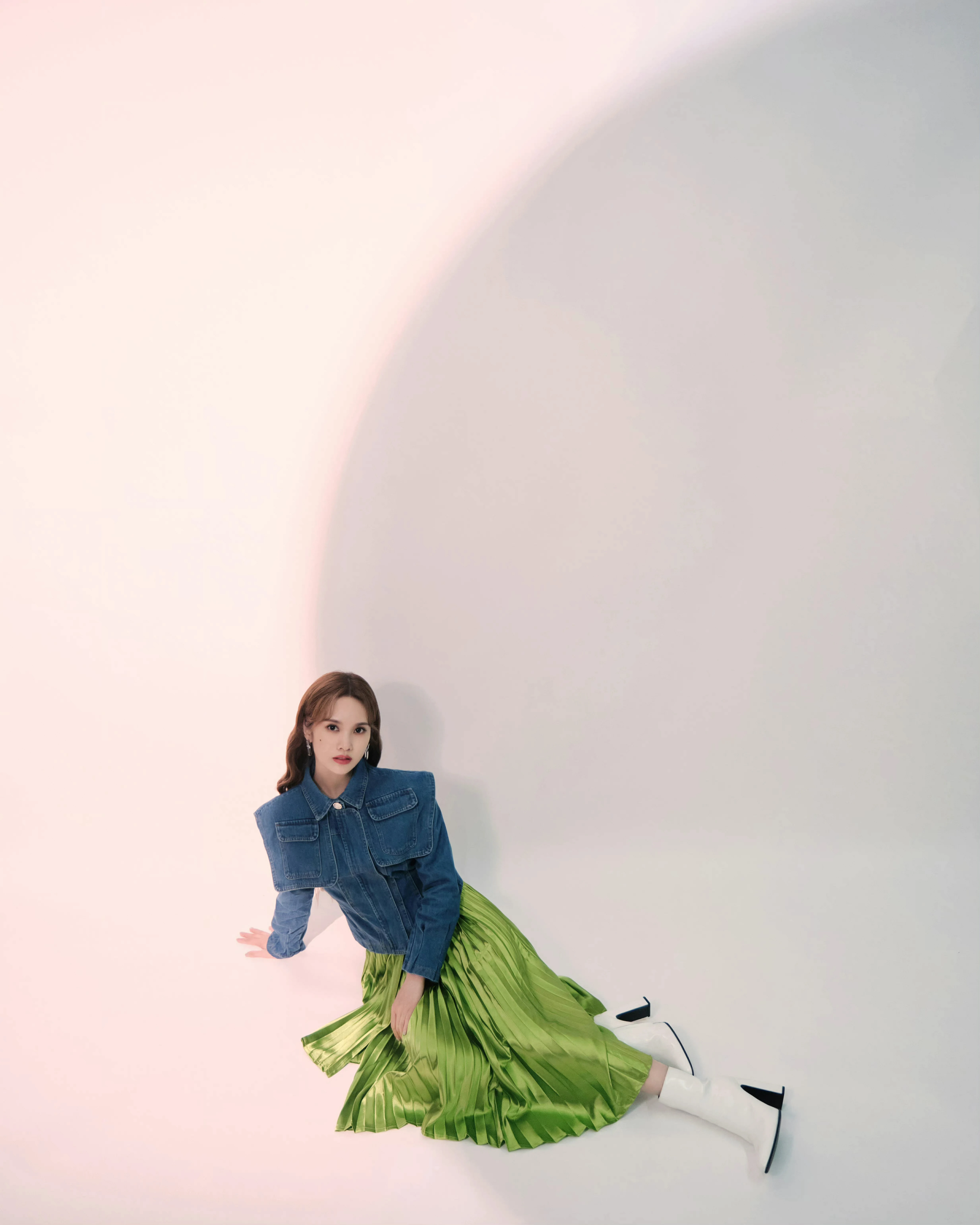 杨丞琳《我们的歌》造型写真释出 牛仔外套搭果绿半裙可甜可盐,3