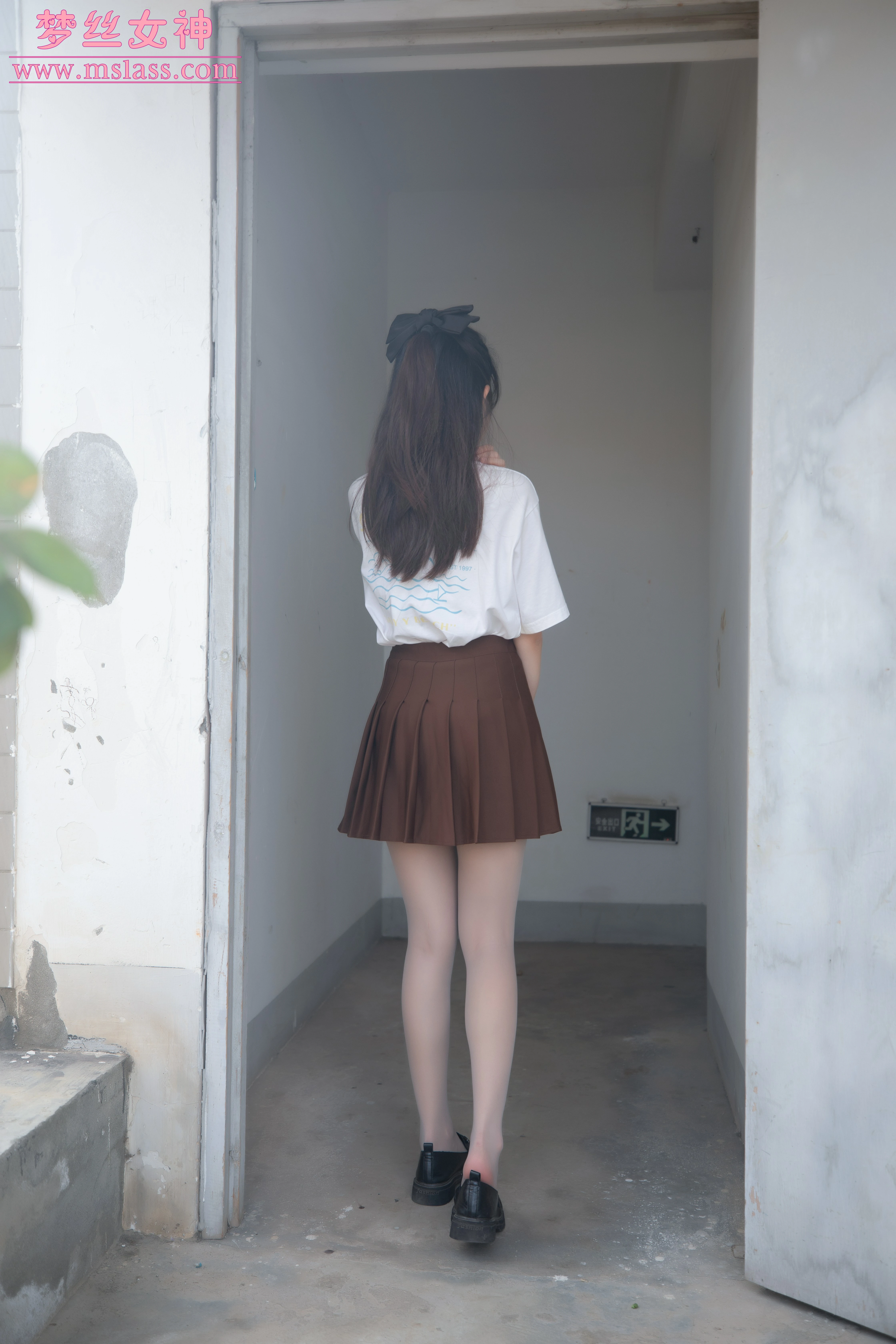 [MSLASS梦丝女神]NO.173 JK丝袜小格调 新模张小雪 白色短袖与棕色短裙加肉丝美腿性感写真集,0005