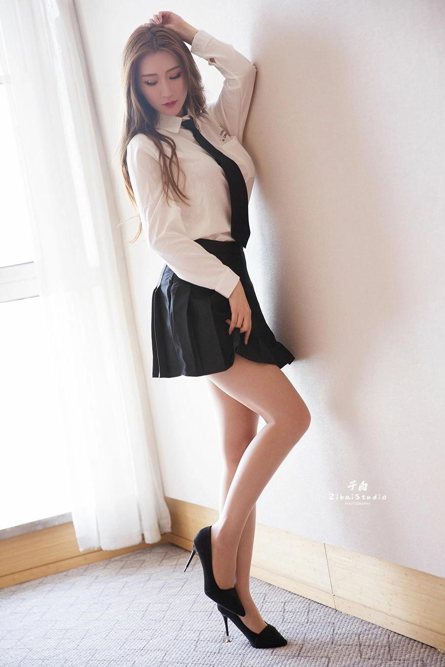 [TouTiao头条女神]2020-04-05 长腿女生 玄子 日本JB制服加黑色短裙性感写真集,003