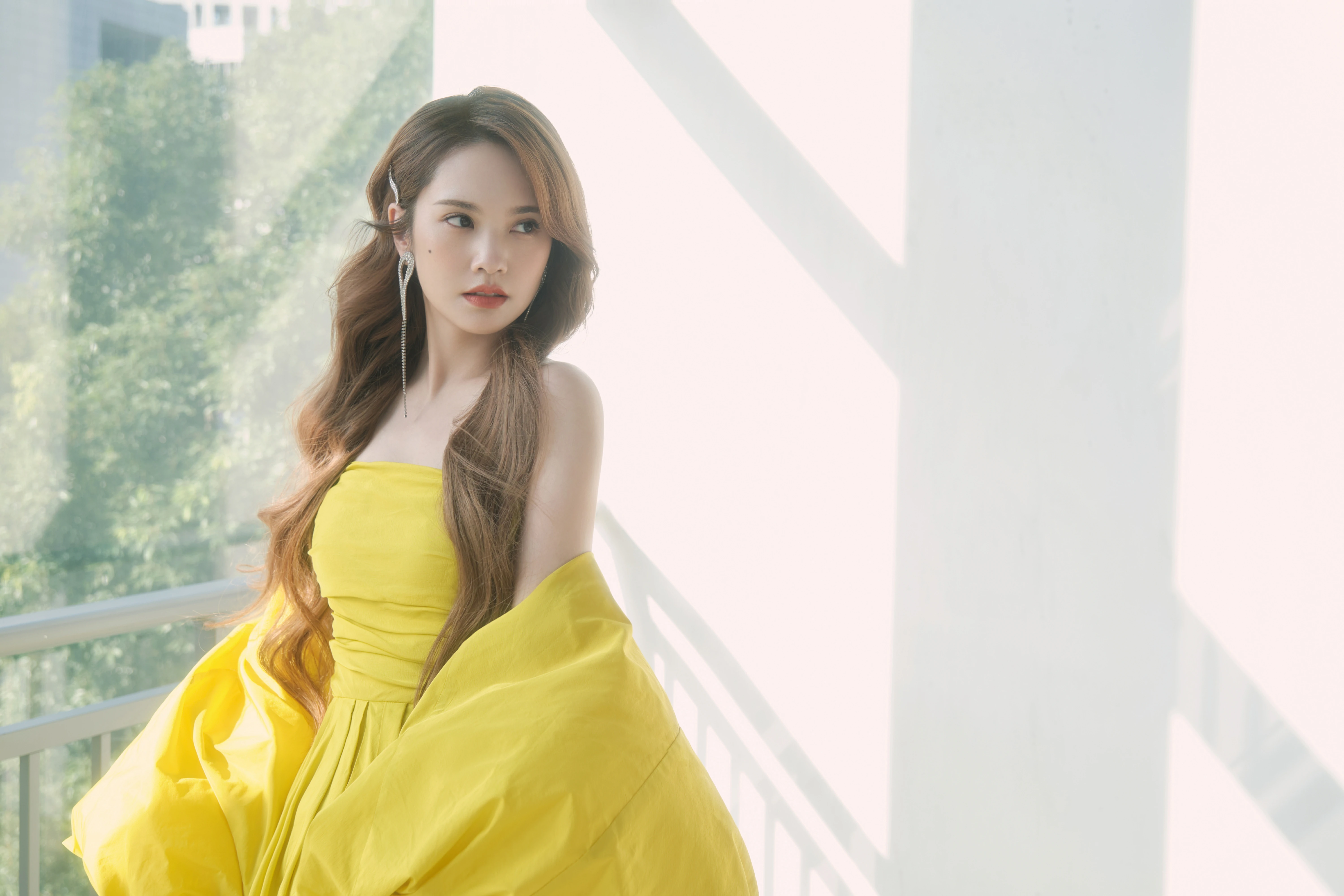 杨丞琳《我们的歌》最新造型写真发布 斜麻花辫造型出镜甜又靓,24