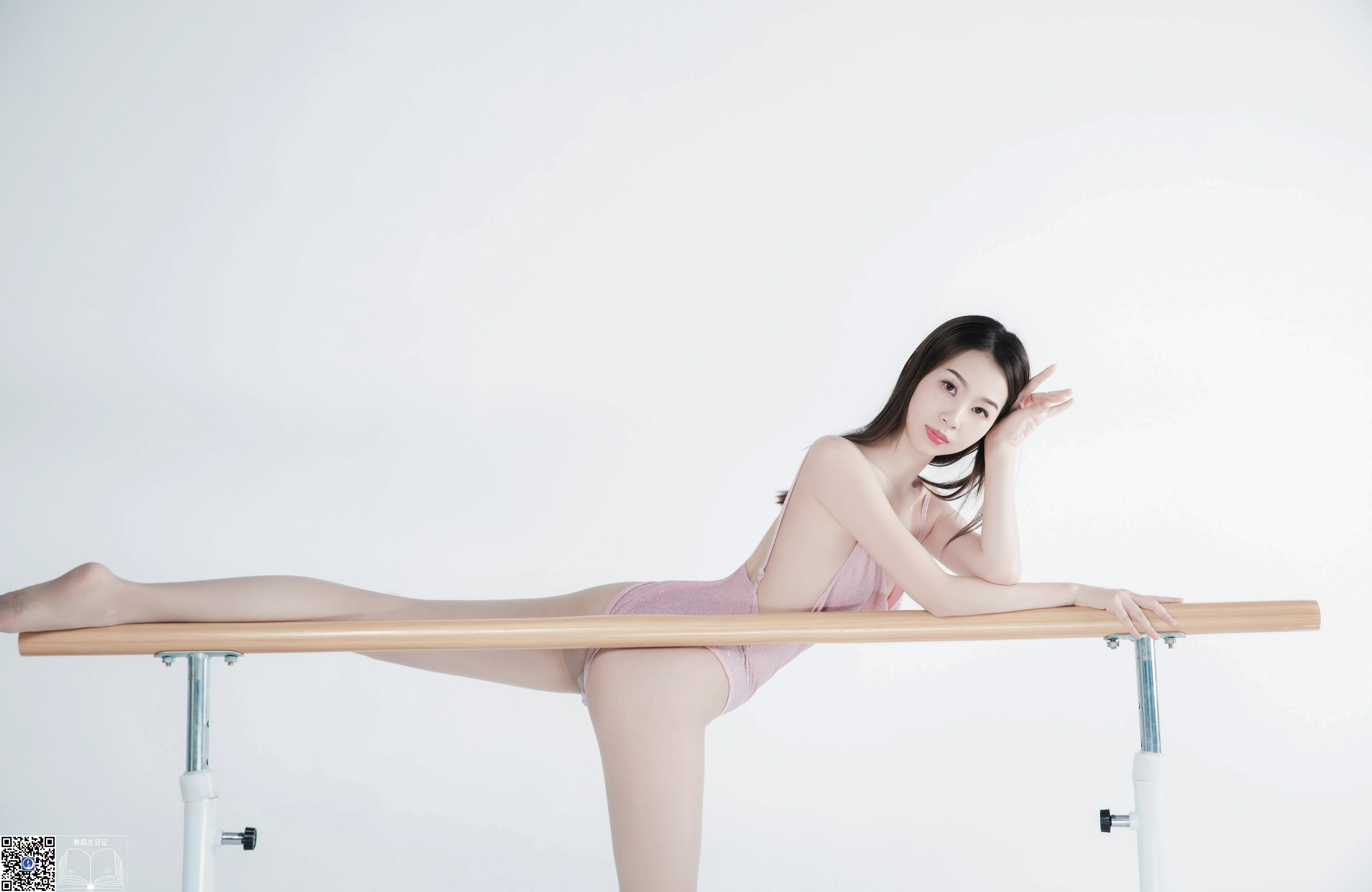 [GALLI嘉丽]舞蹈生日记 044 腿腿 粉色裸背体操服加肉丝美腿性感写真,6