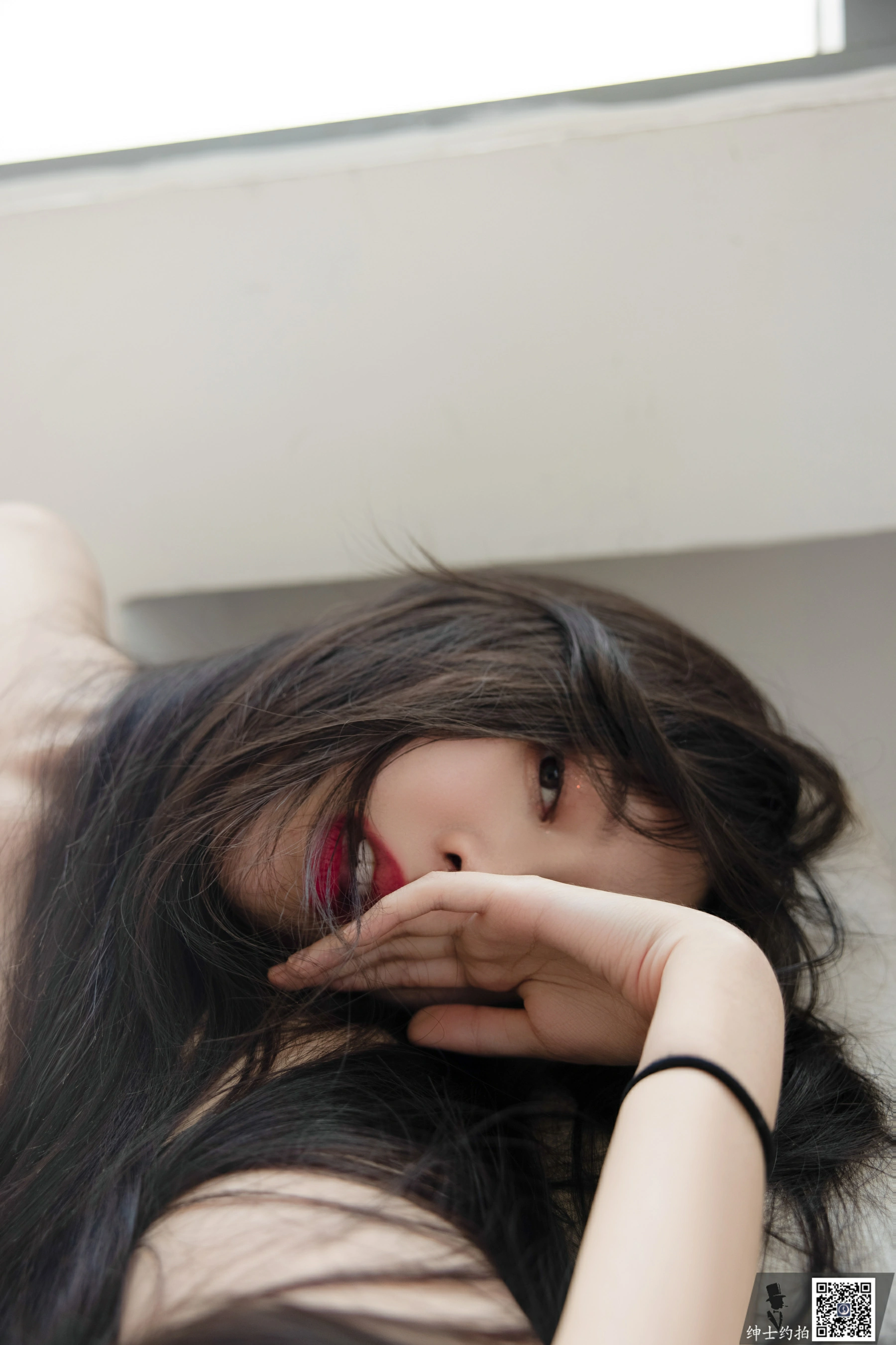 [SHENSHI绅士]SS018 美惠子 黑色吊带蕾丝睡衣裙加肉丝美腿性感写真,51