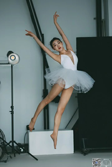 [GALLI嘉丽]舞蹈生日记 047 金星 白色吊带芭蕾舞裙性感写真集