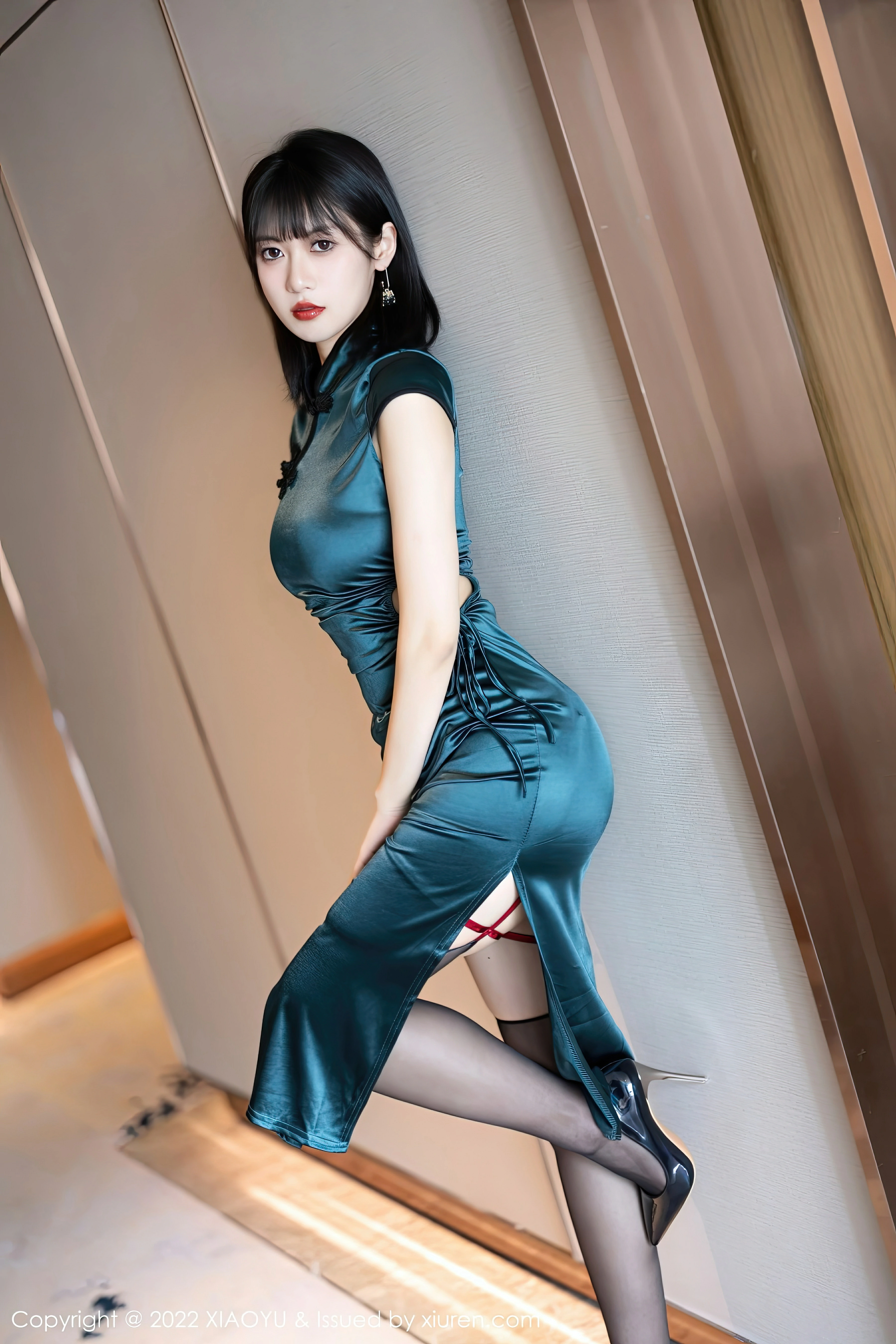 [XIAOYU语画界]YU20221207VOL0920 林子遥 蓝色修身旗袍加黑丝美腿性感写真集,0003
