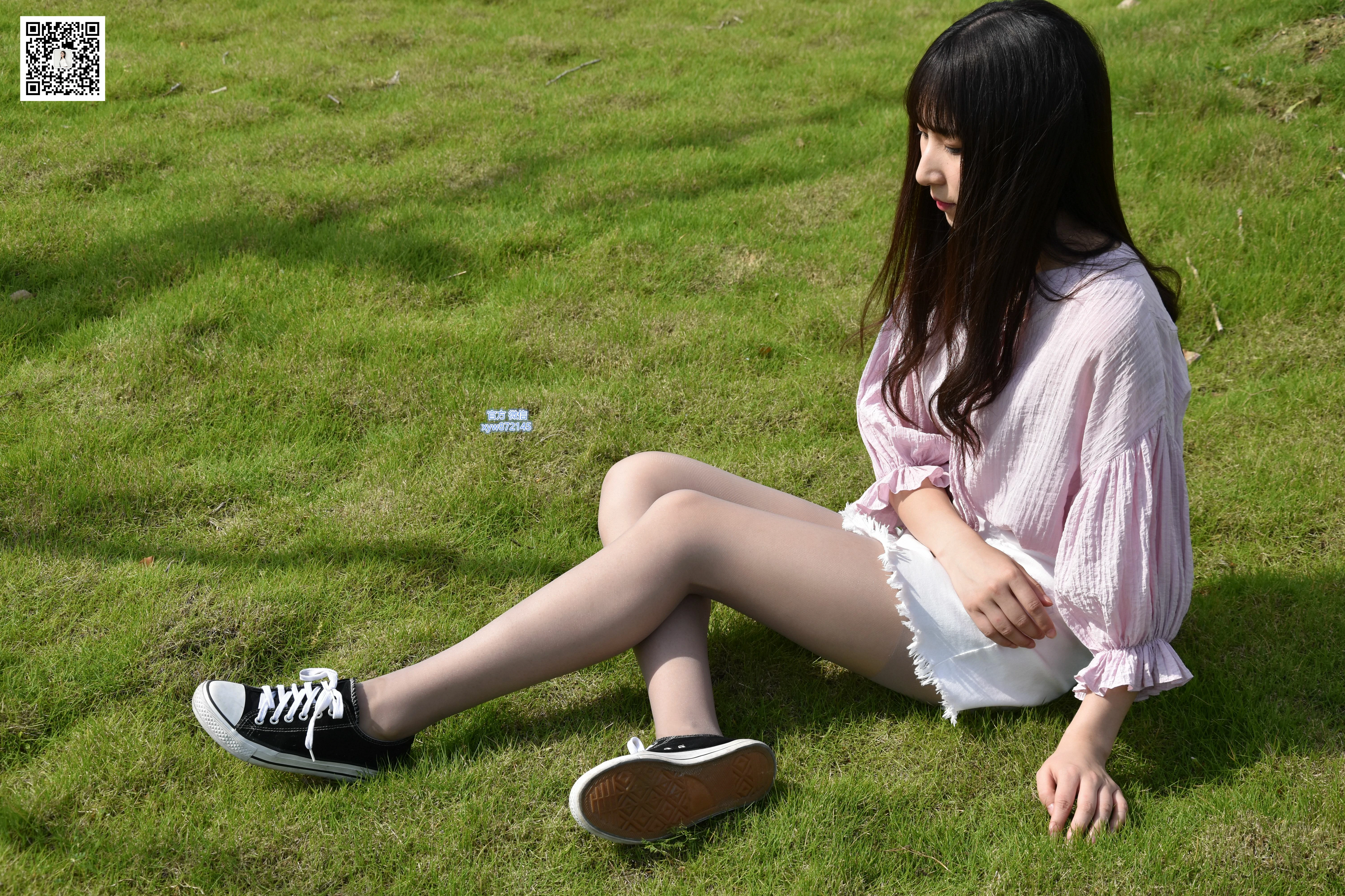 [大生模拍]NO.020 草坪少女 琦琦 粉色衬衫与白色短裙加肉丝美腿性感写真集,DSC_0172