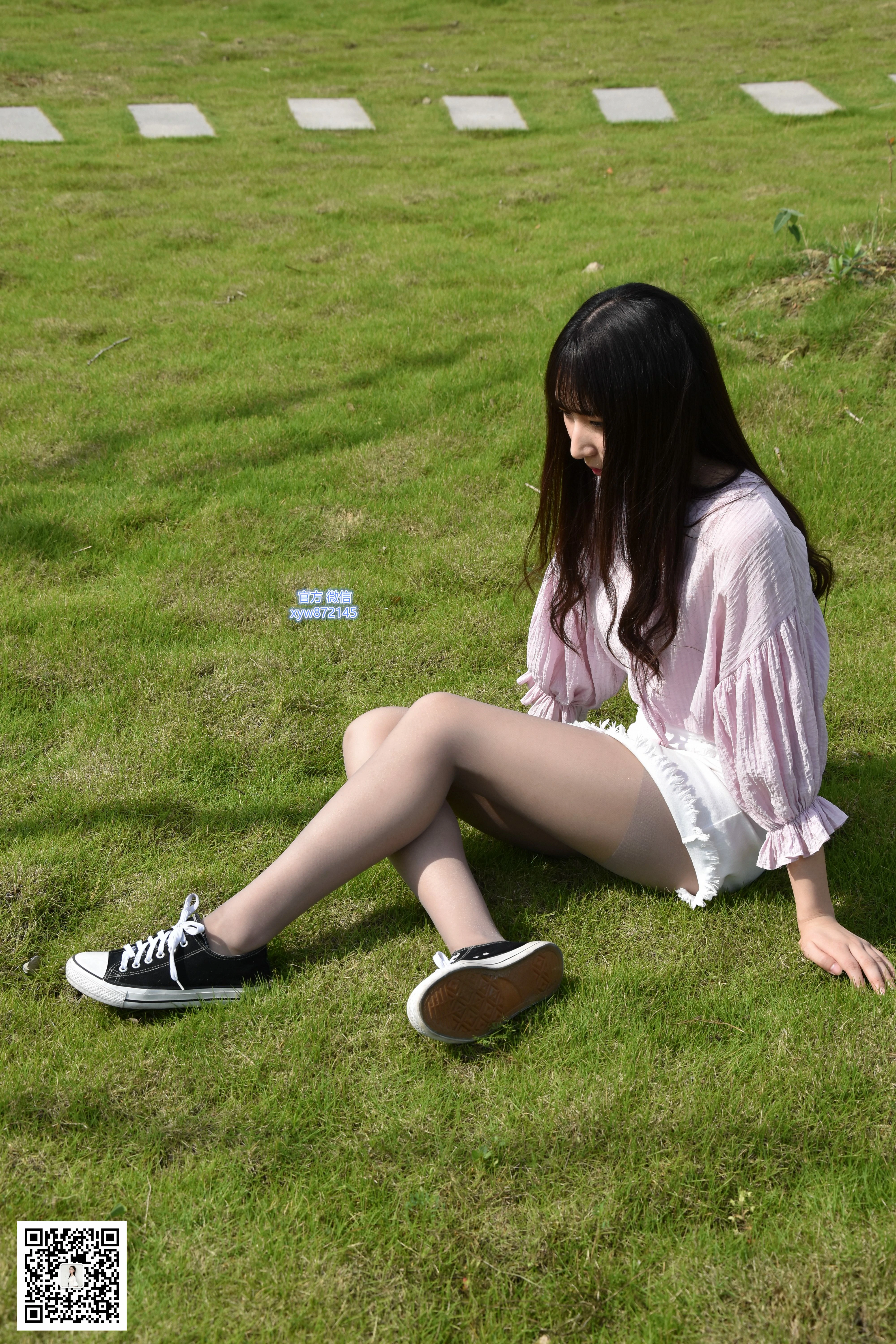 [大生模拍]NO.020 草坪少女 琦琦 粉色衬衫与白色短裙加肉丝美腿性感写真集,DSC_0173