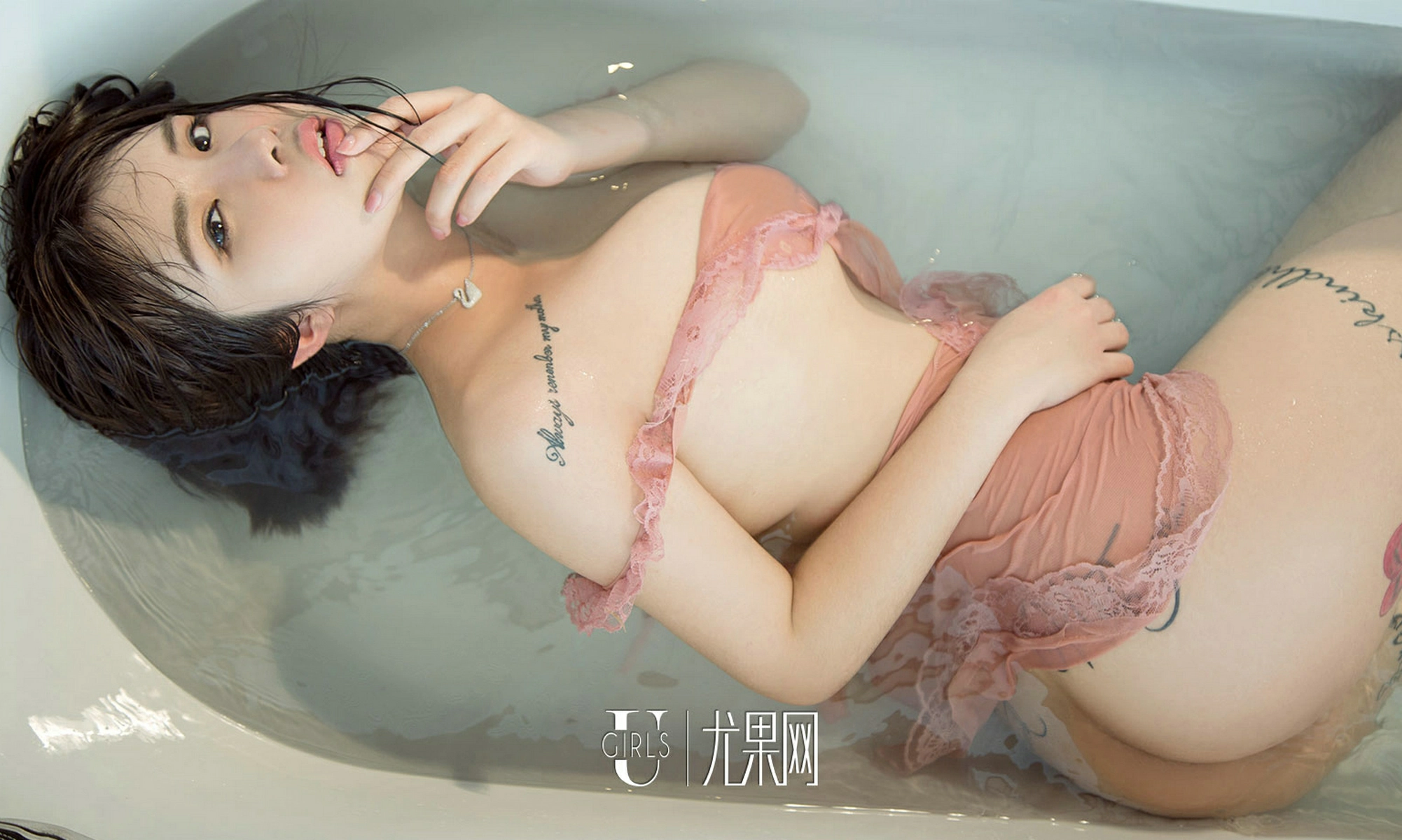 [爱尤物]2017 NO.666 不良少女 Jasmine JK制服与粉色透视情趣睡衣性感写真集,0033