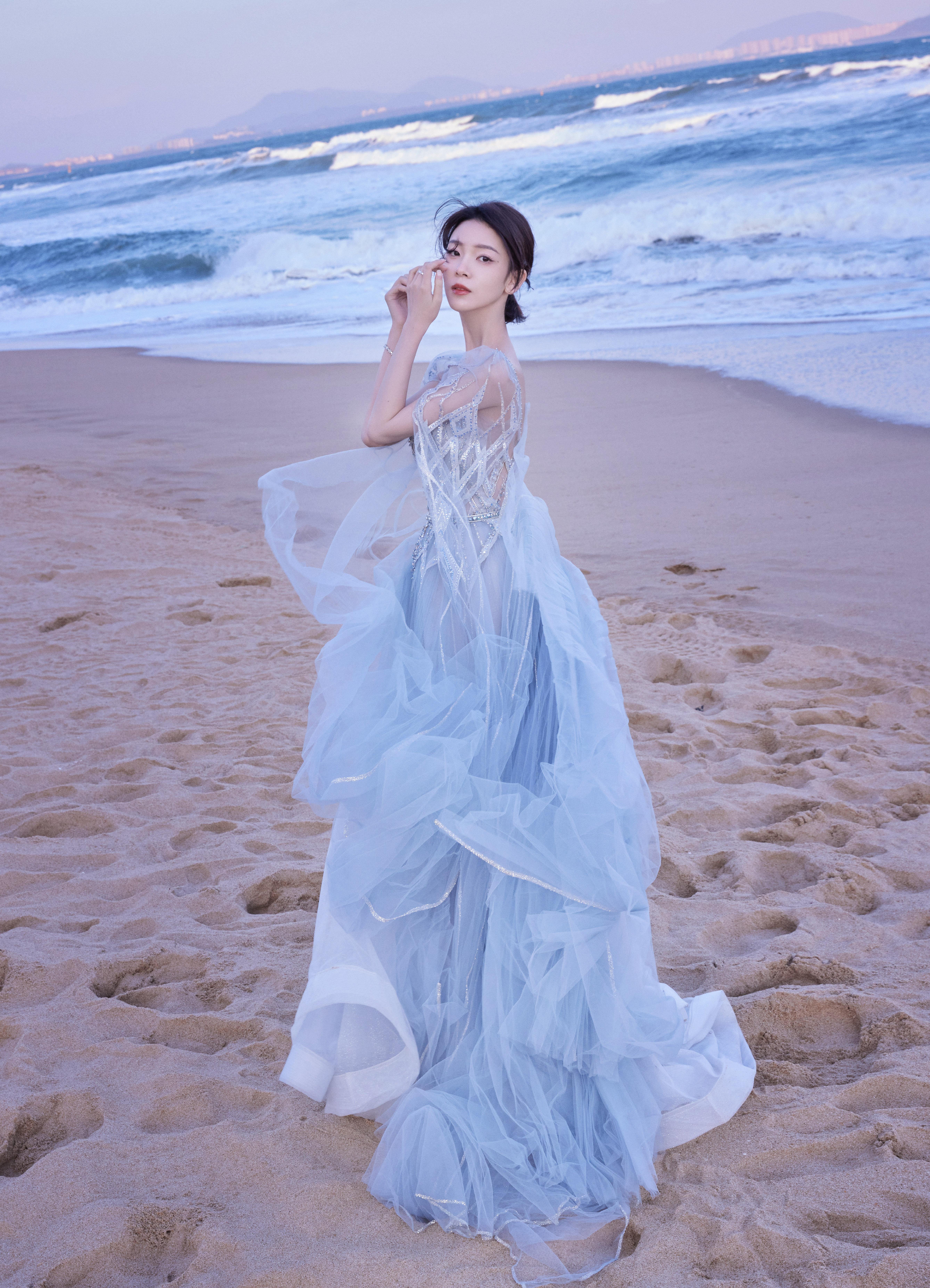 仙女姐姐陈瑶沙滩写真 蓝色透视连身礼裙优雅迷人！,1 (11)