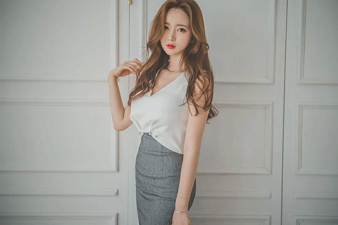 韩国美女李妍静 白色礼服加灰色长裙性感写真集,25