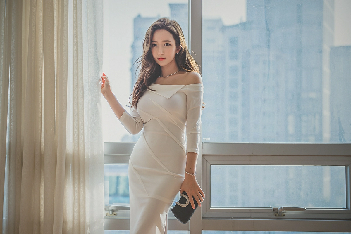 韩国美女模特李妍静 白色抹胸连身礼裙酒店阳台前性感写真集,27