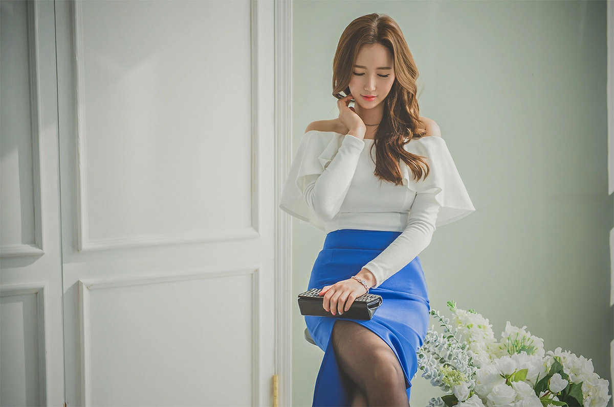 韩国美女模特李妍静 白色礼服与蓝色短裙加黑丝美腿性感写真集,1