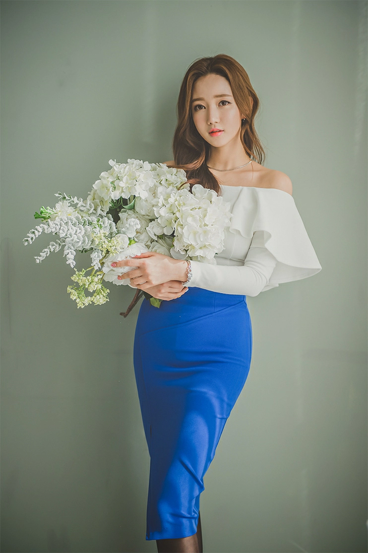 韩国美女模特李妍静 白色礼服与蓝色短裙加黑丝美腿性感写真集,15