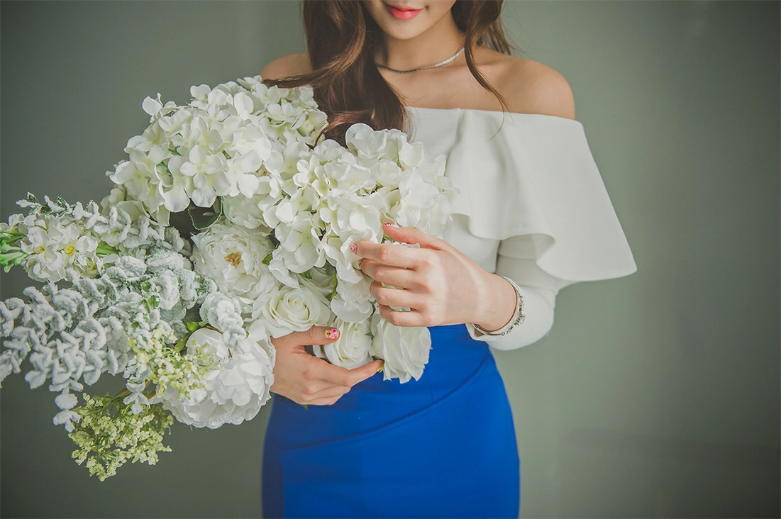 韩国美女模特李妍静 白色礼服与蓝色短裙加黑丝美腿性感写真集,18