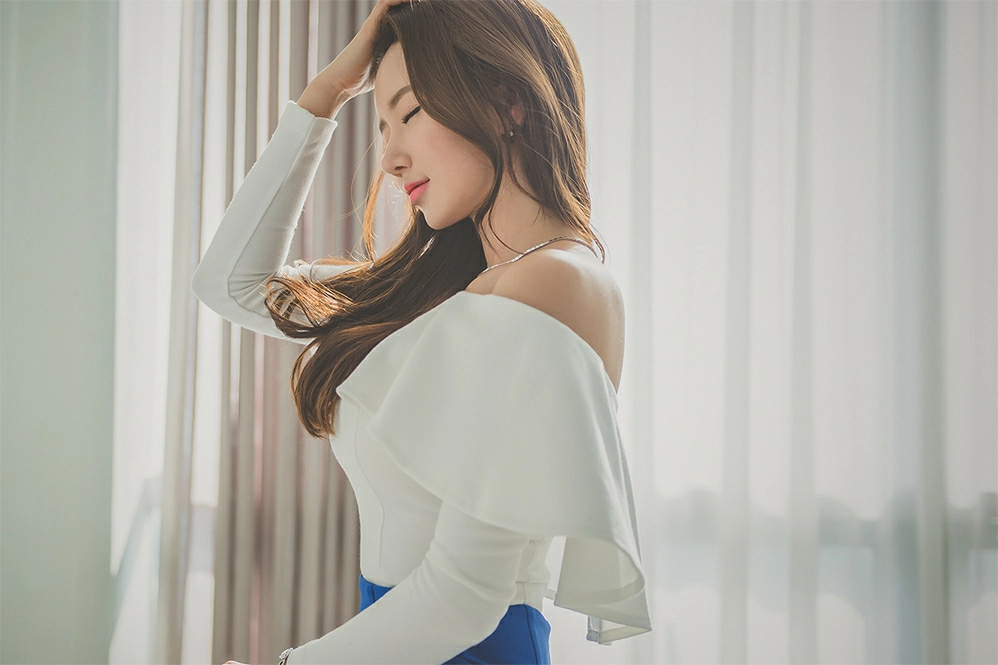 韩国美女模特李妍静 白色礼服与蓝色短裙加黑丝美腿性感写真集,23