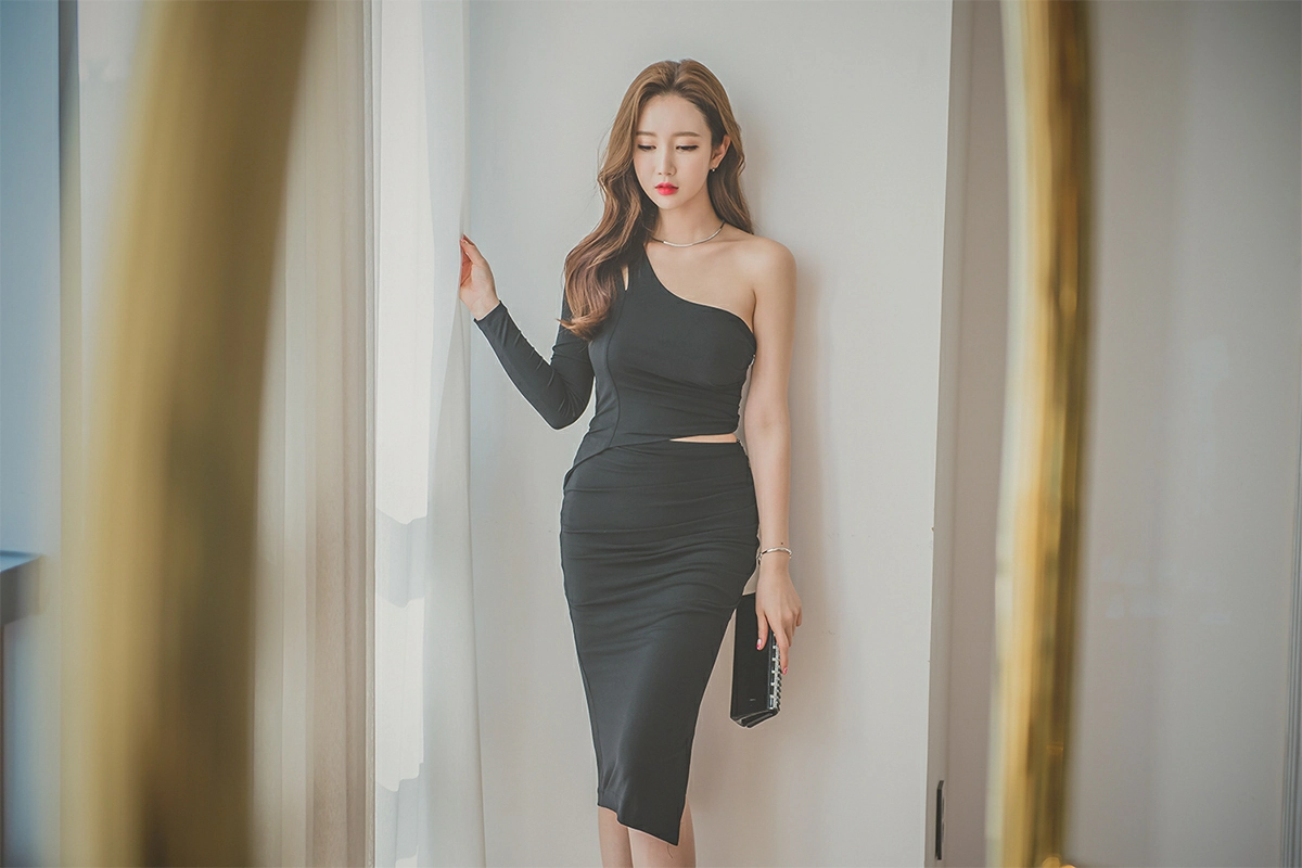 韩国美女模特李妍静 黑色单肩礼服加黑色紧身短裙性感写真集,9