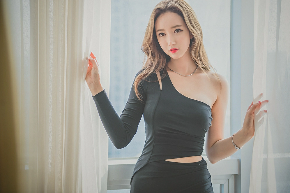 韩国美女模特李妍静 黑色单肩礼服加黑色紧身短裙性感写真集,2