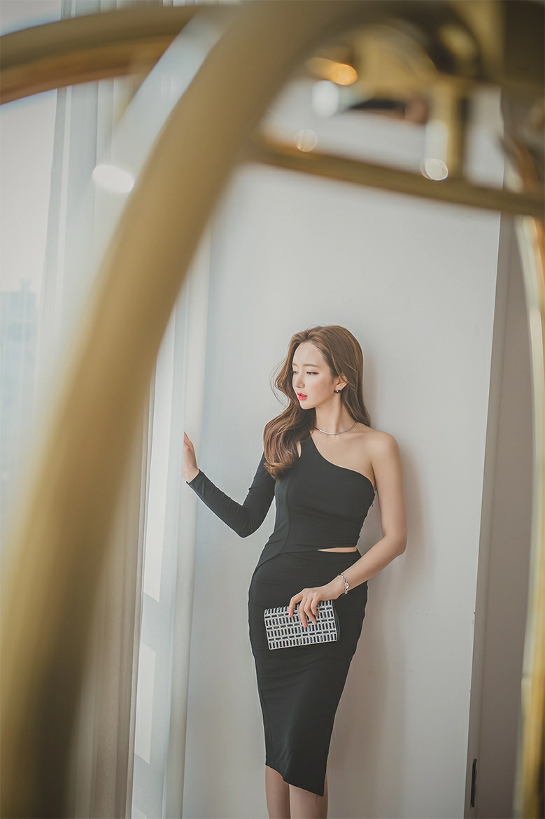 韩国美女模特李妍静 黑色单肩礼服加黑色紧身短裙性感写真集,8