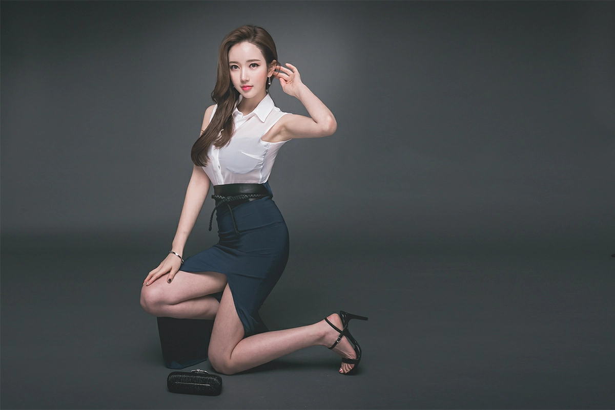 韩国美女模特李妍静 白色裸背连衣裙与粉色衬衫加黑色短裙性感写真集,2 (14)