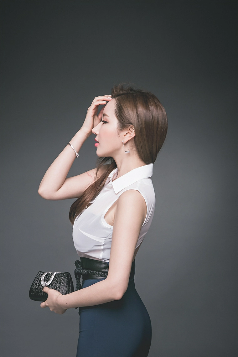 韩国美女模特李妍静 白色裸背连衣裙与粉色衬衫加黑色短裙性感写真集,2 (13)