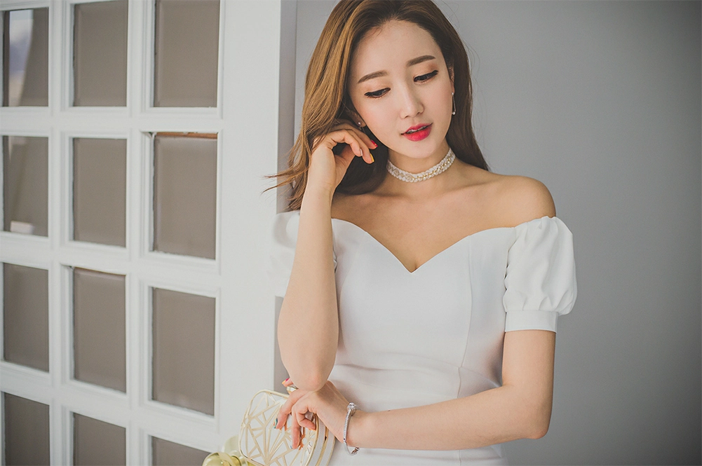韩国美女模特李妍静 红色吊带连身礼裙与白色镂空裙性感写真集,1 (17)