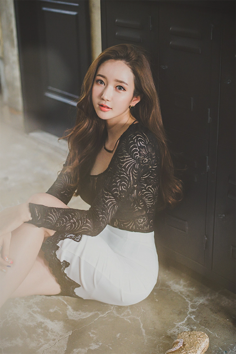 韩国美女模特李妍静 黑色透视OL衬衫加白色短裙与粉色抹胸连衣裙性感写真集,1 (22)