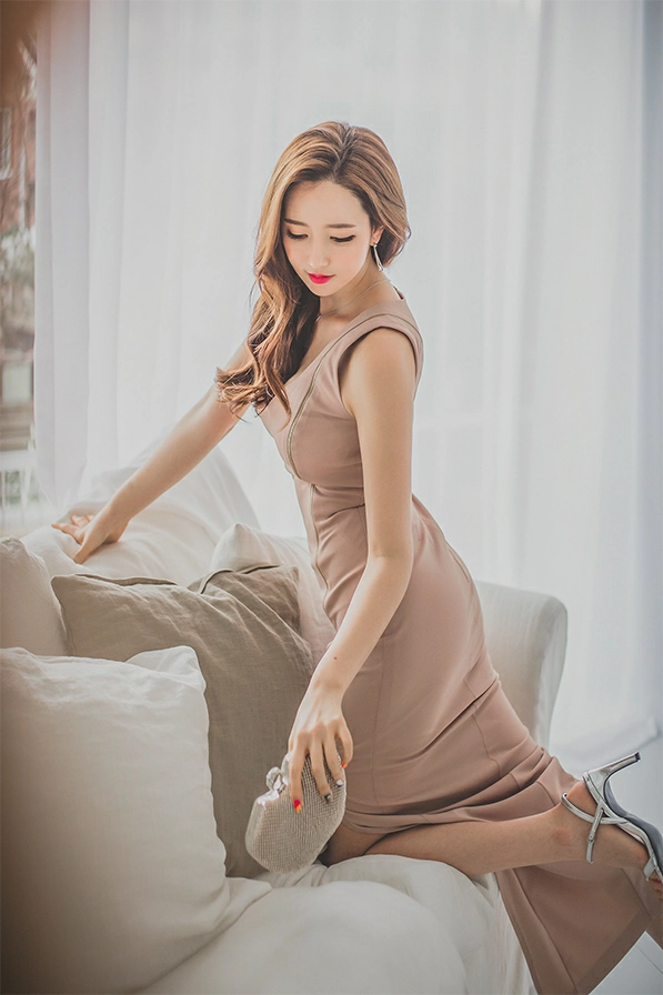 韩国美女模特李妍静 粉色连衣裙与黑白条纹短袖加长裙性感写真集,1 (3)
